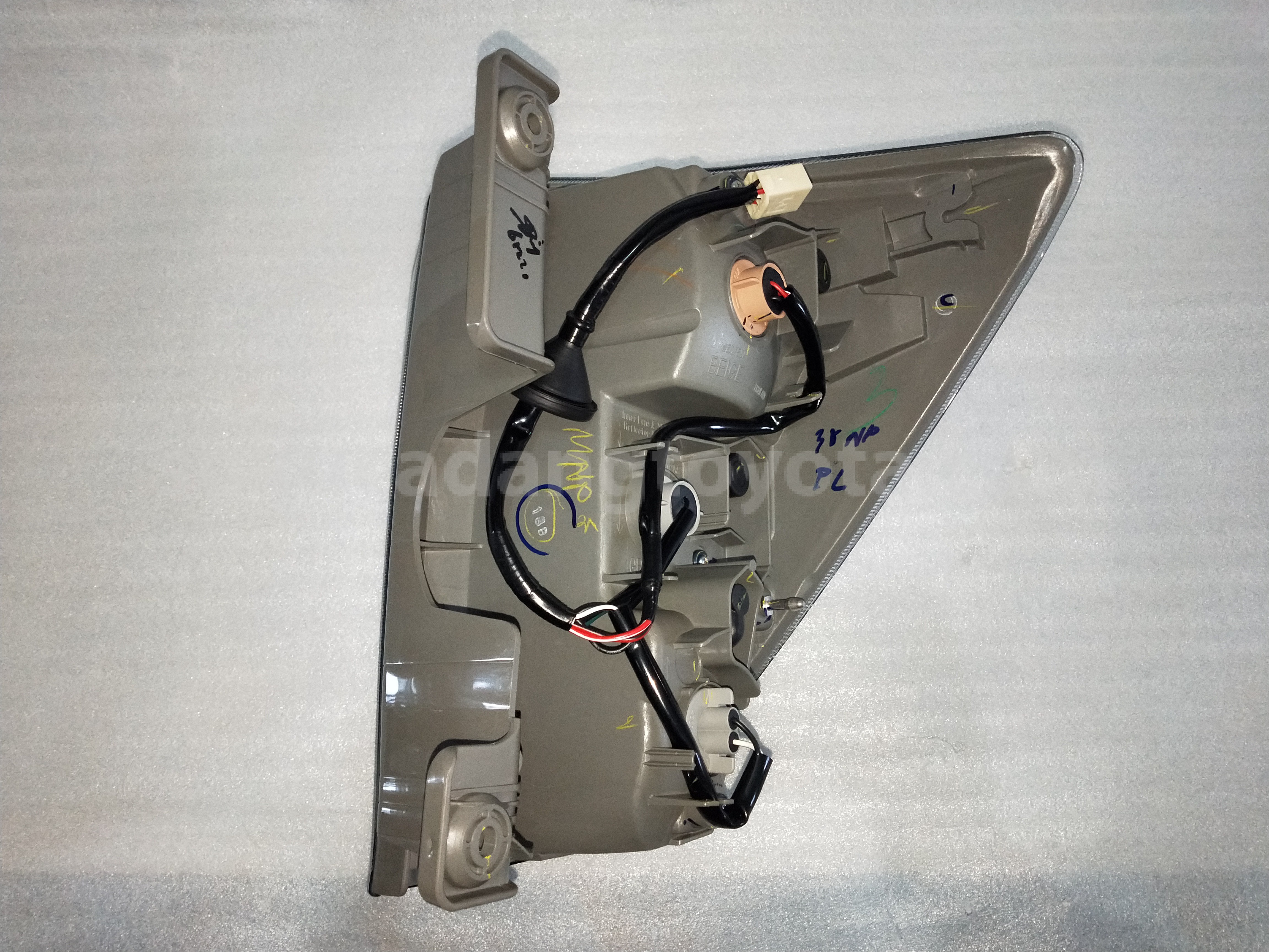 81560BZ170 LAMP ASSY,RR COMB LH - TOYOTA