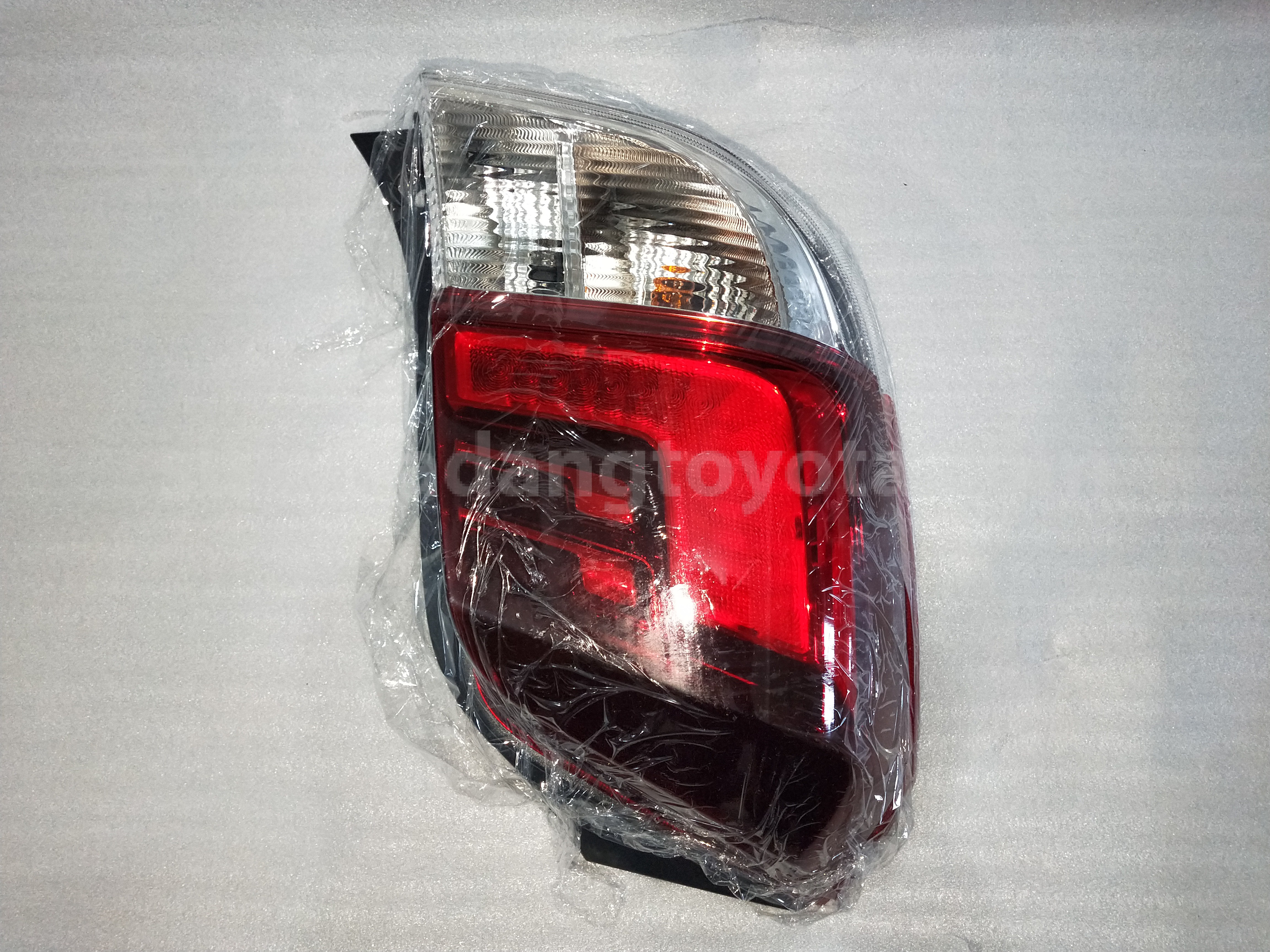 81560BZ461 LAMP A/S RR COMBI LH - TOYOTA