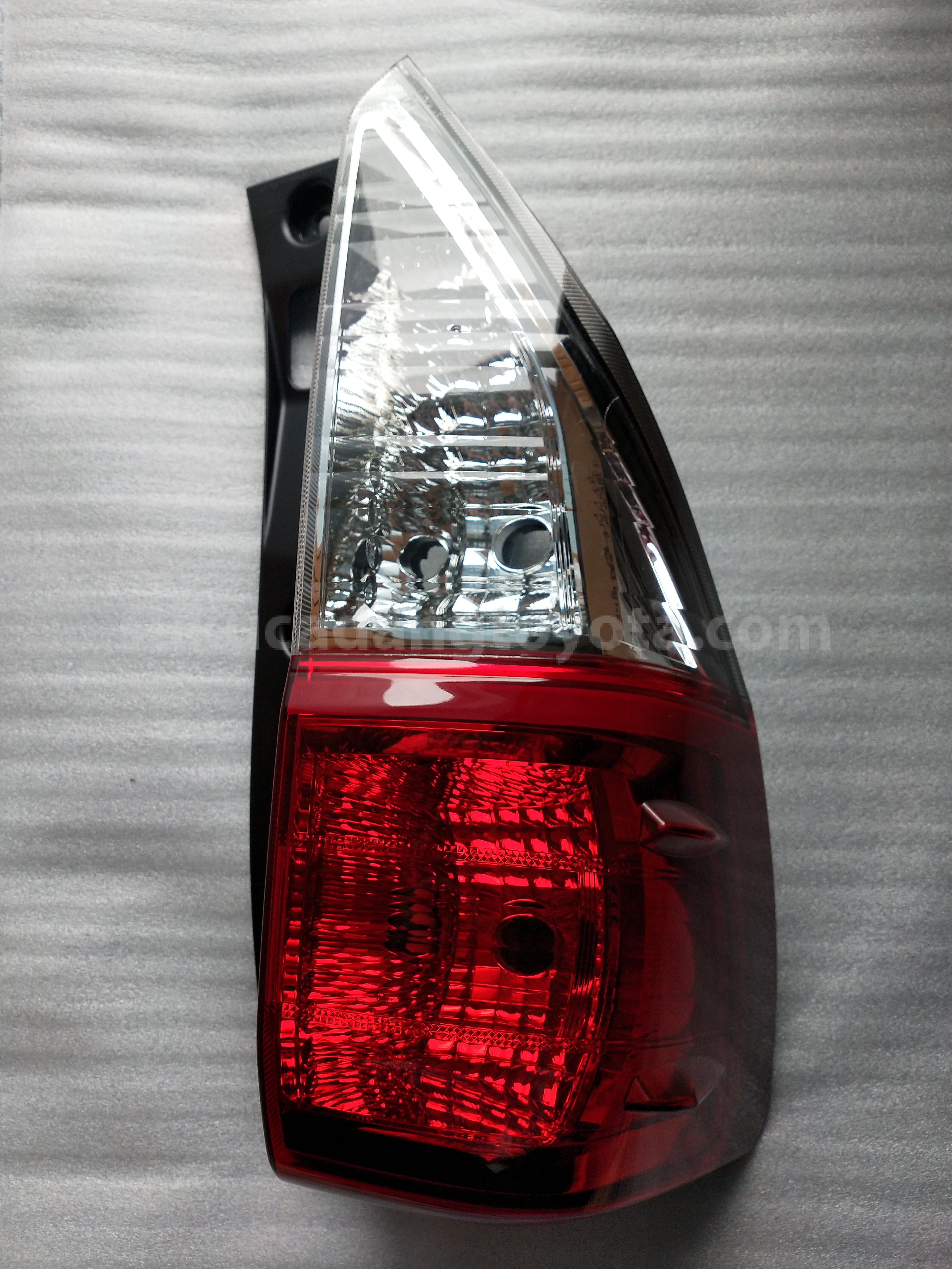815610K240 LENS&BODY RR COMBI L - TOYOTA