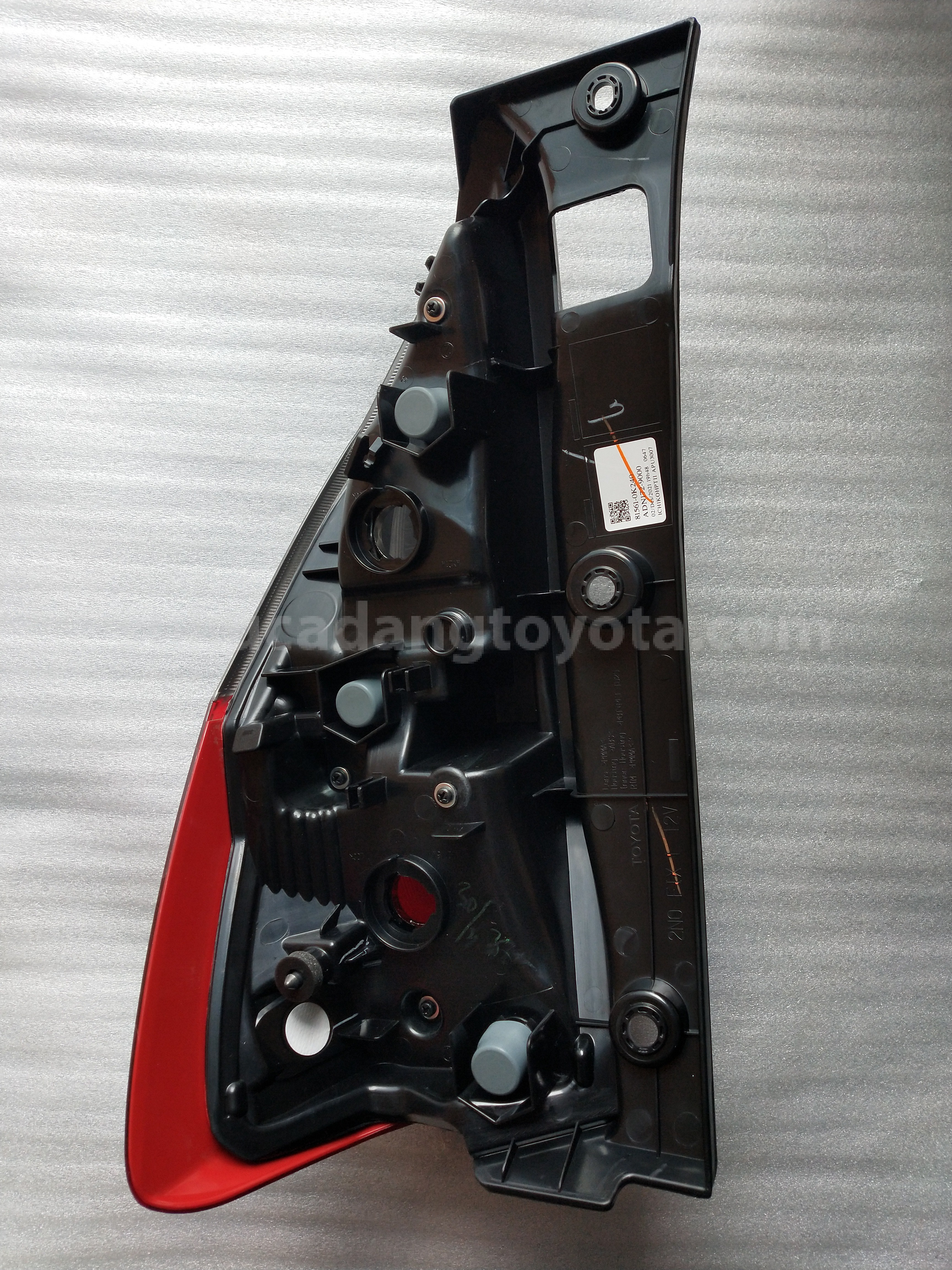 815610K240 LENS&BODY RR COMBI L - TOYOTA