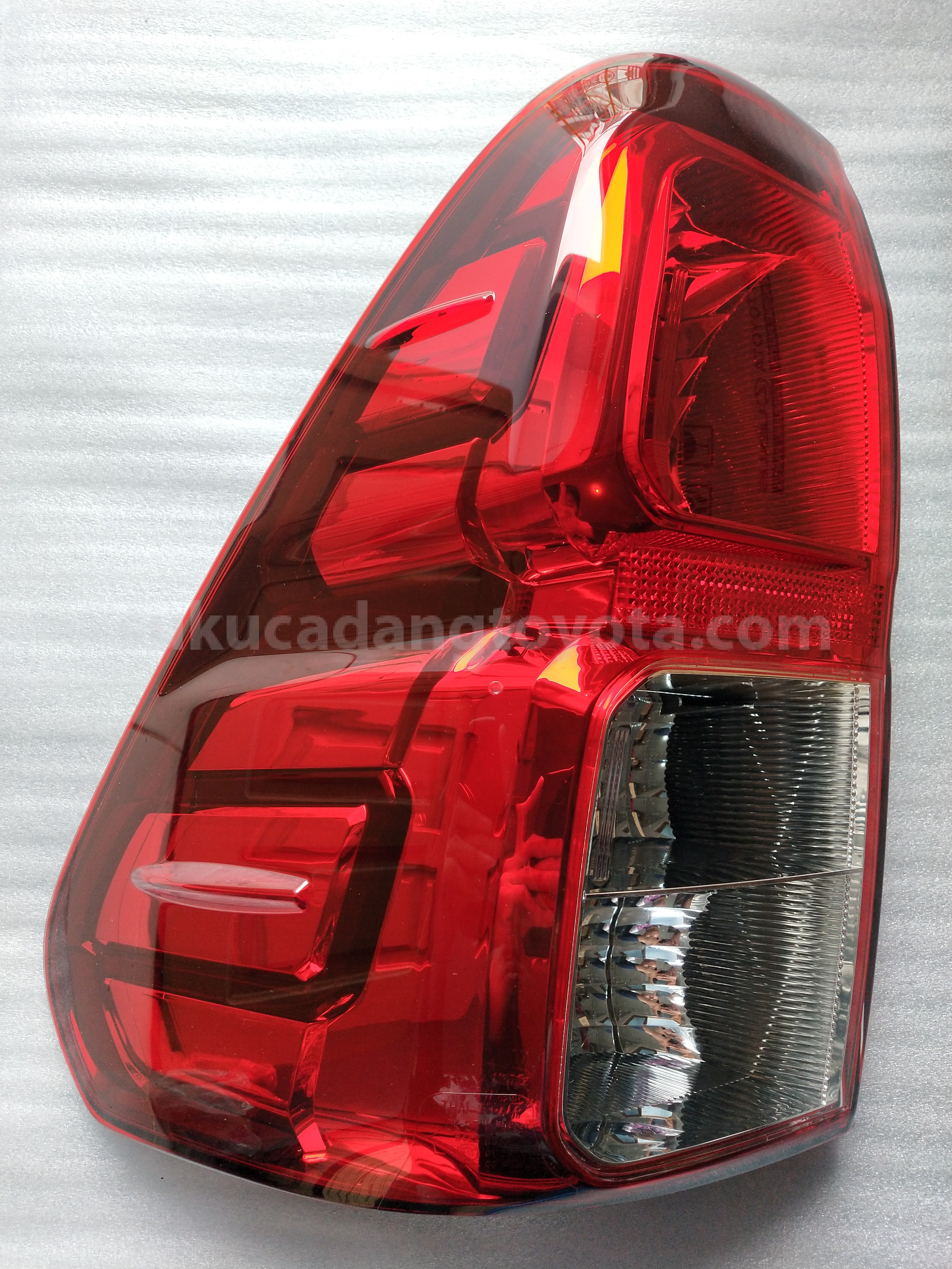 815610K261 LENS & BODY, RR COMB - TOYOTA