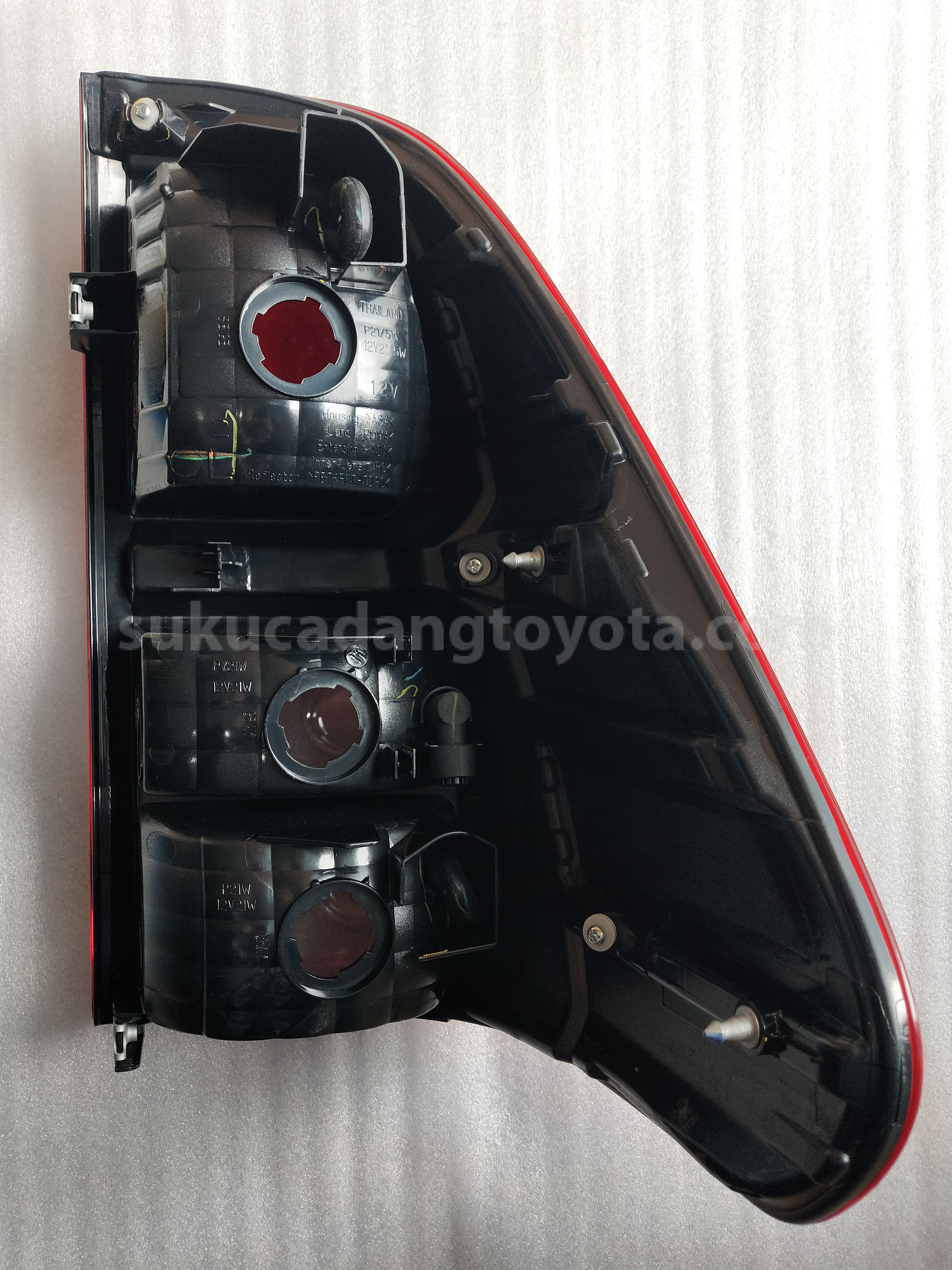 815610K261 LENS & BODY, RR COMB - TOYOTA