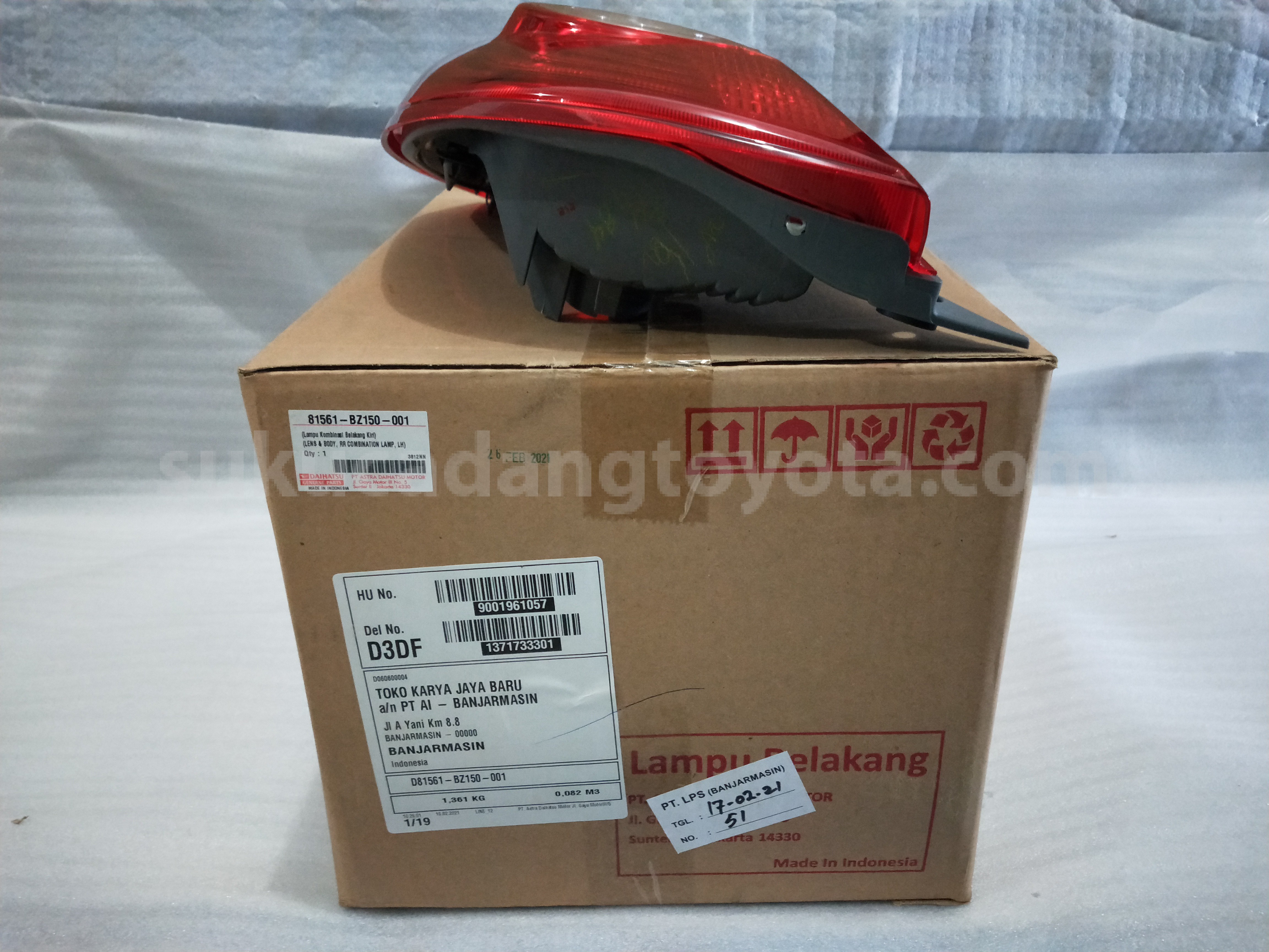 81561BZ150 LENS&BODY RR COMBI L - TOYOTA