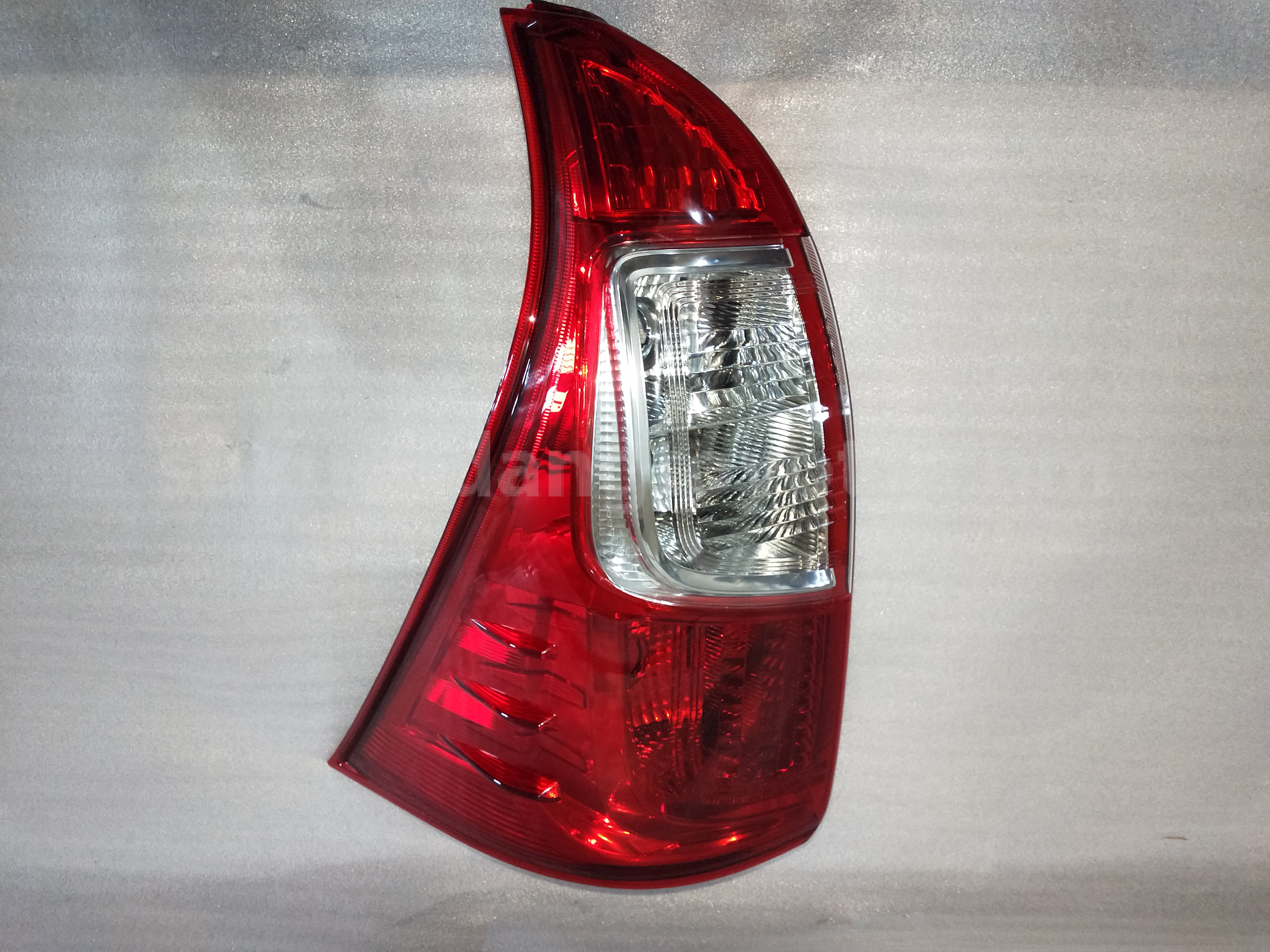 81561BZ240 LENS&BODY RR COMBI L - TOYOTA