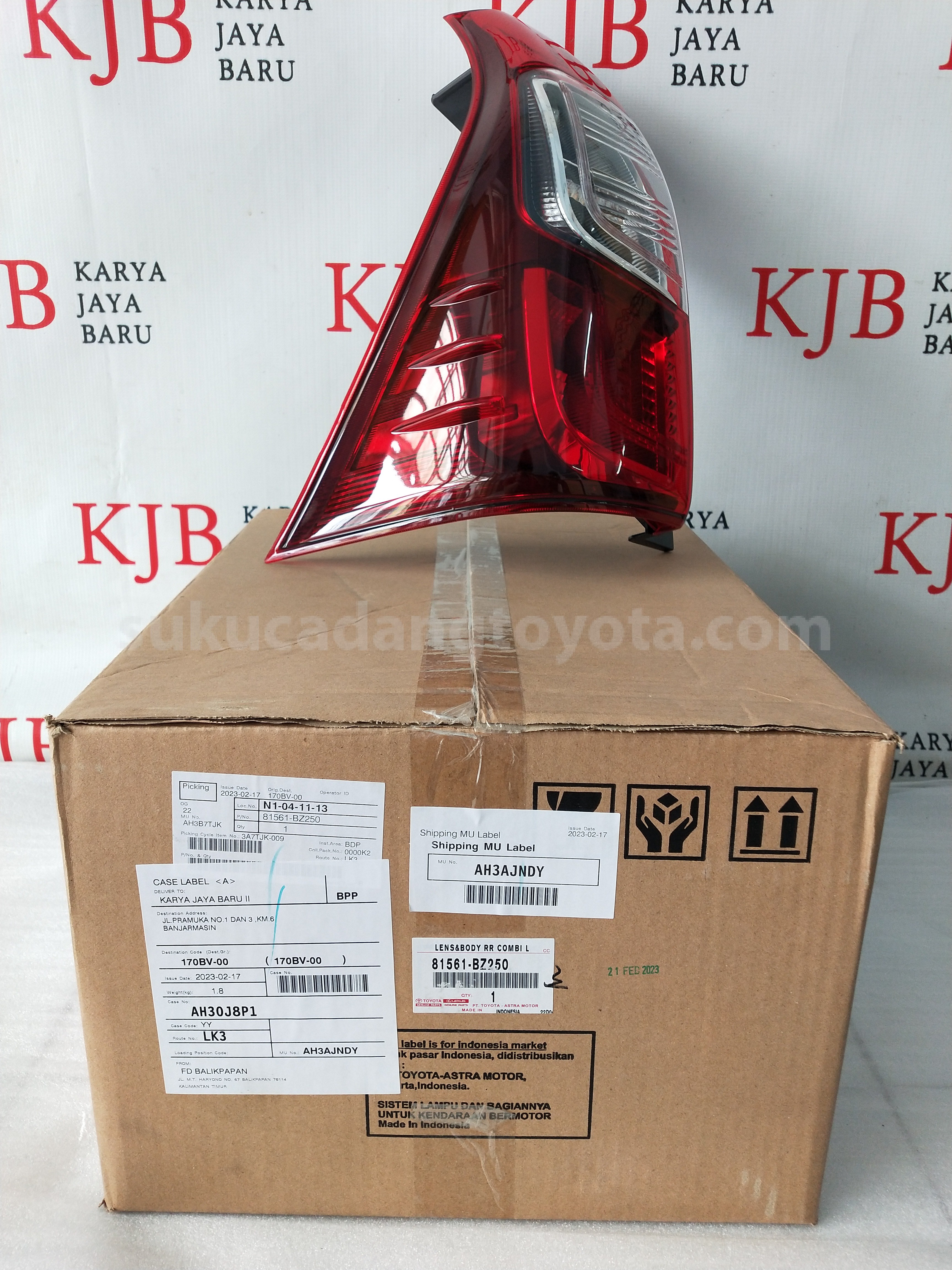 81561BZ250 LENS&BODY RR COMBI L - TOYOTA