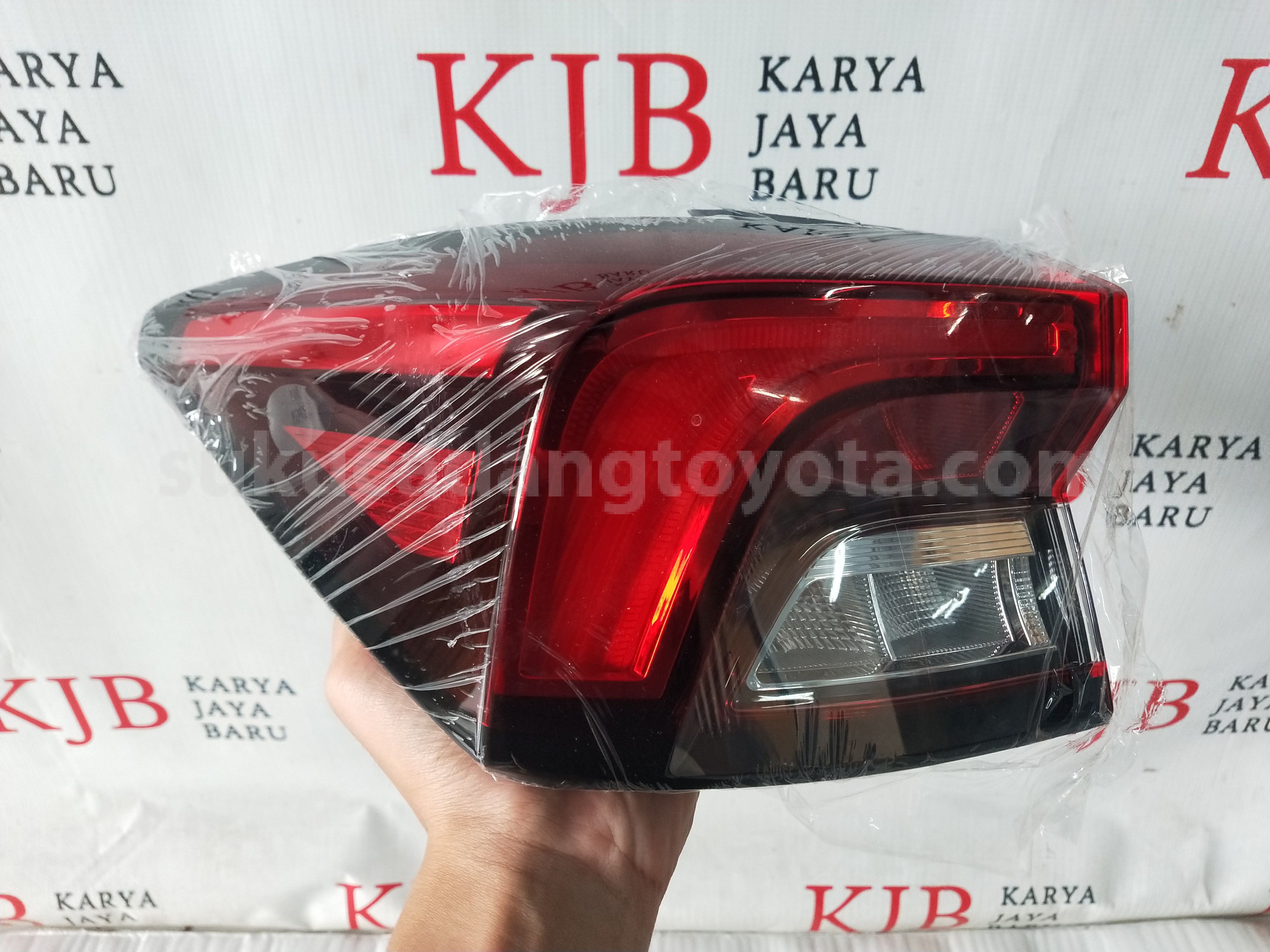 81561BZ480 LENS&BODY RR COMBI L - TOYOTA