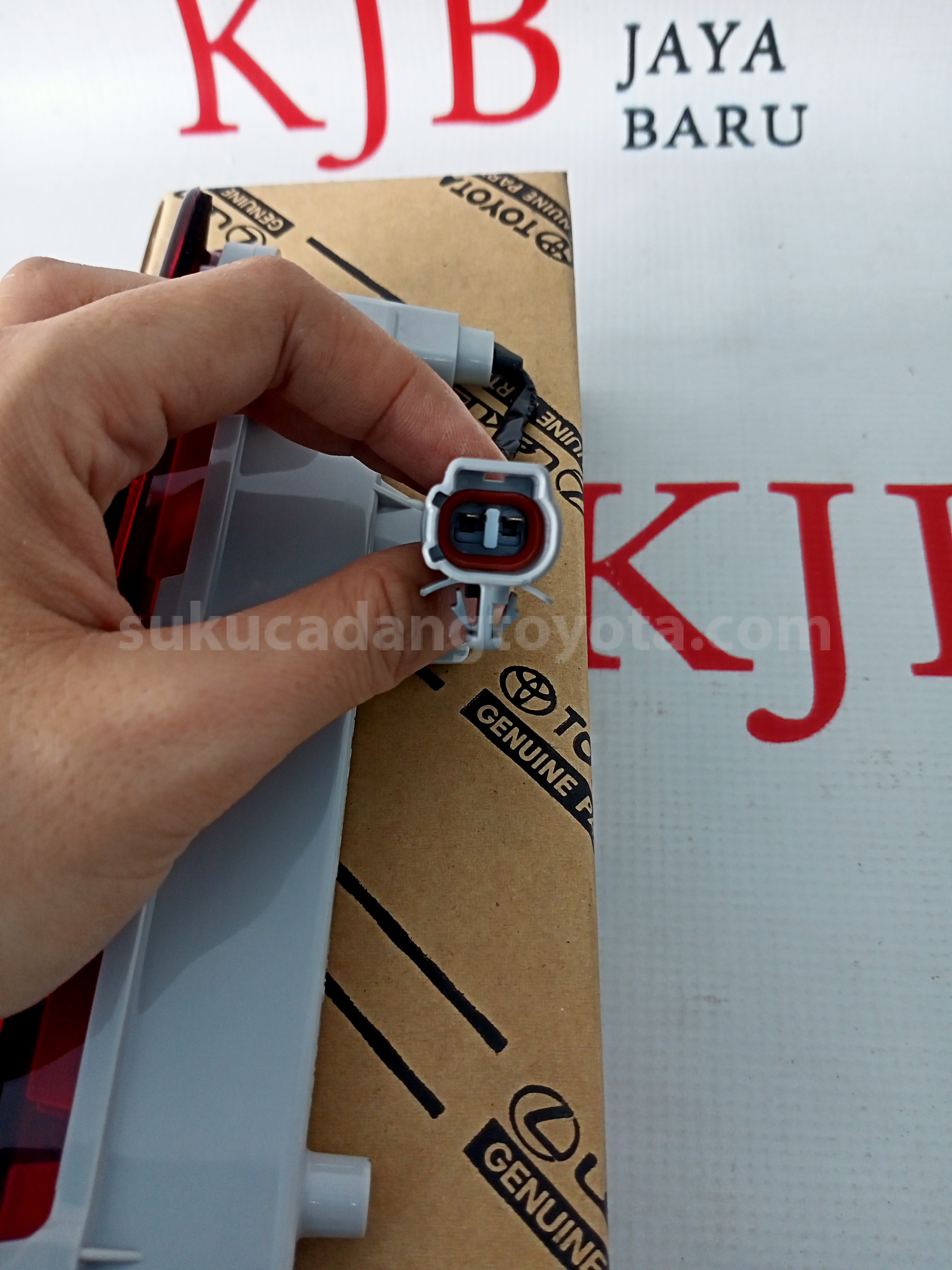 815700K100 LAMP ASSY, STOP CTR - TOYOTA