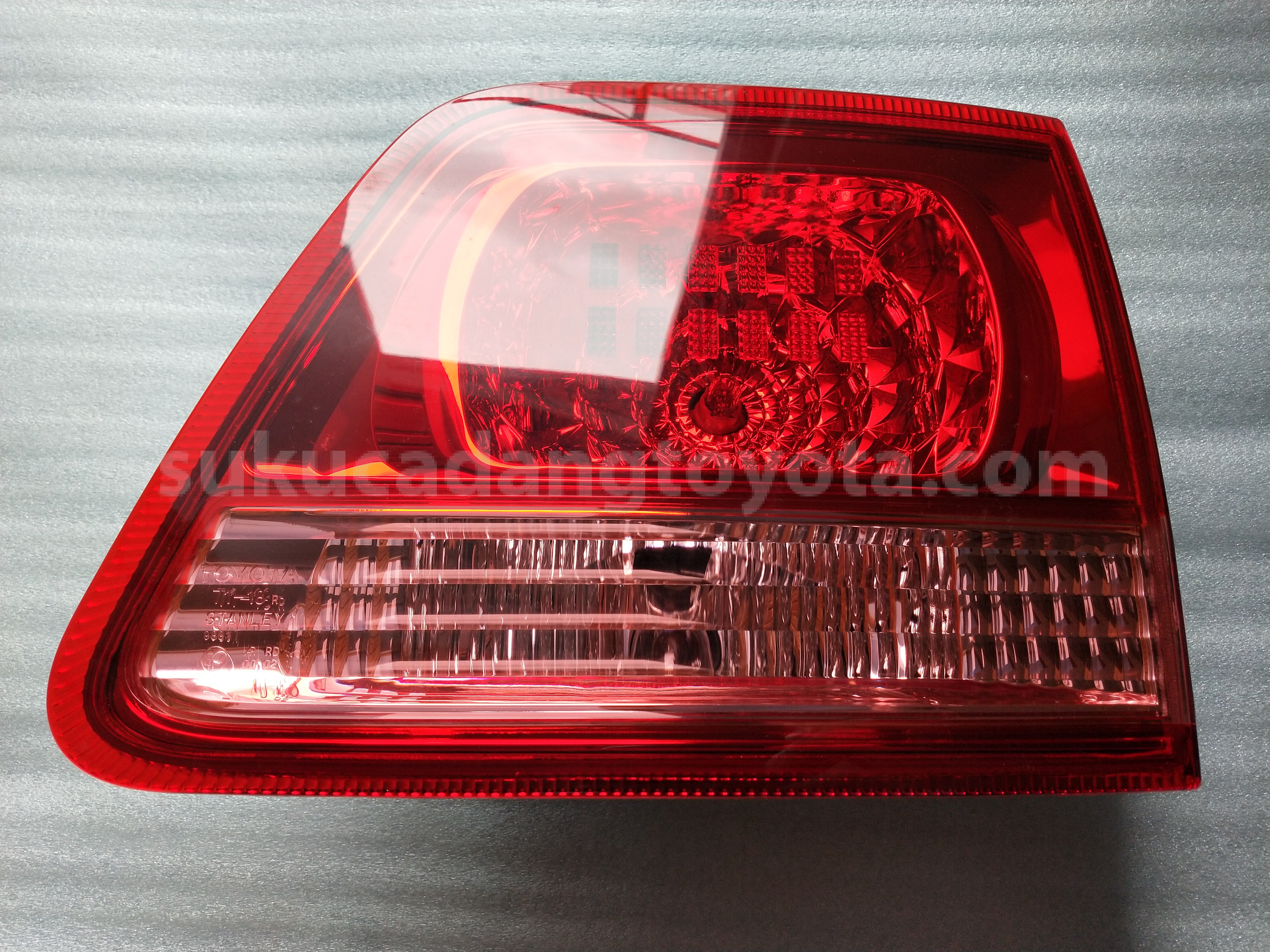 815800K010 LAMP ASSY, RR, RH - TOYOTA