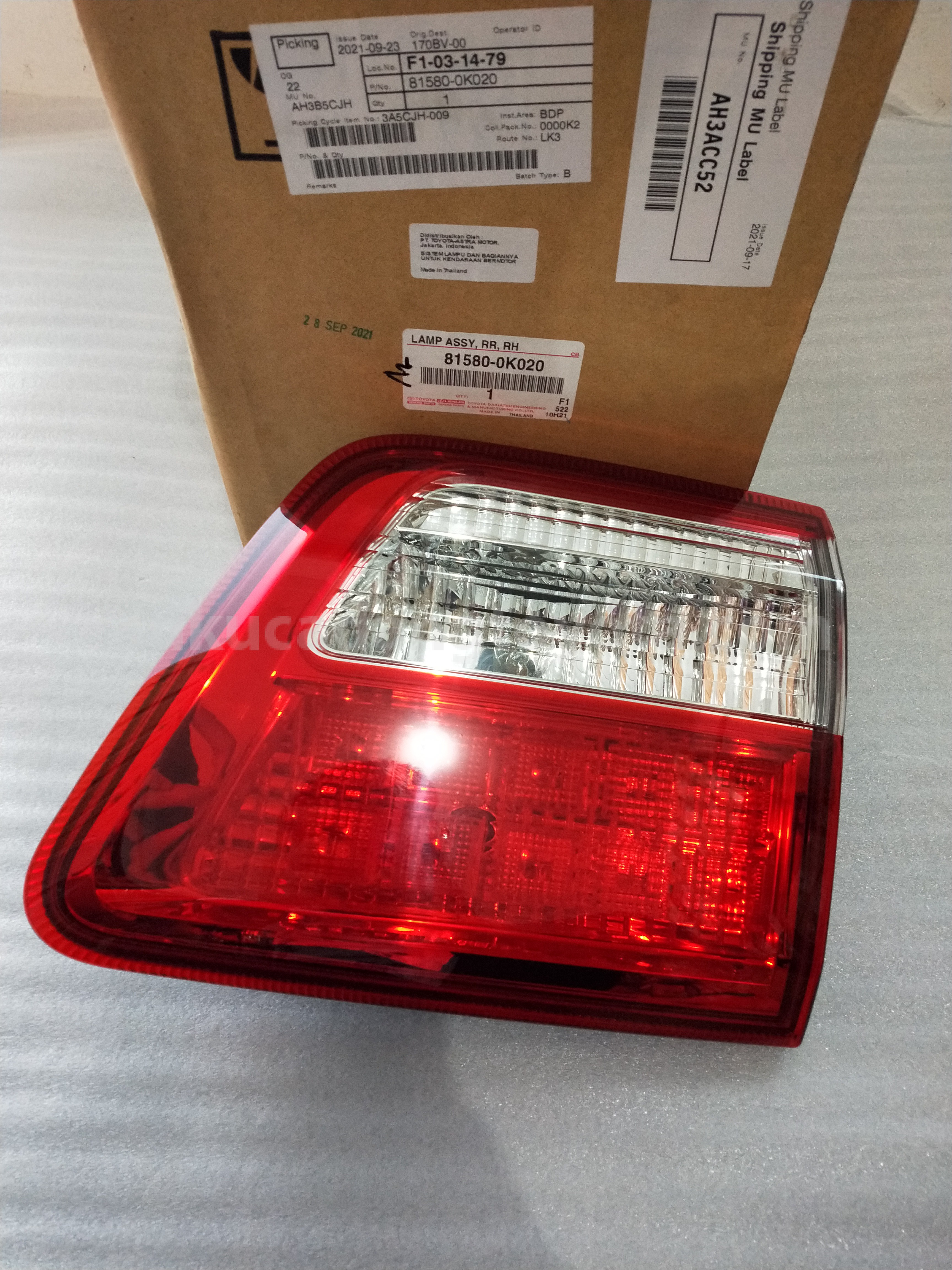 815800K020 LAMP ASSY, RR, RH - TOYOTA
