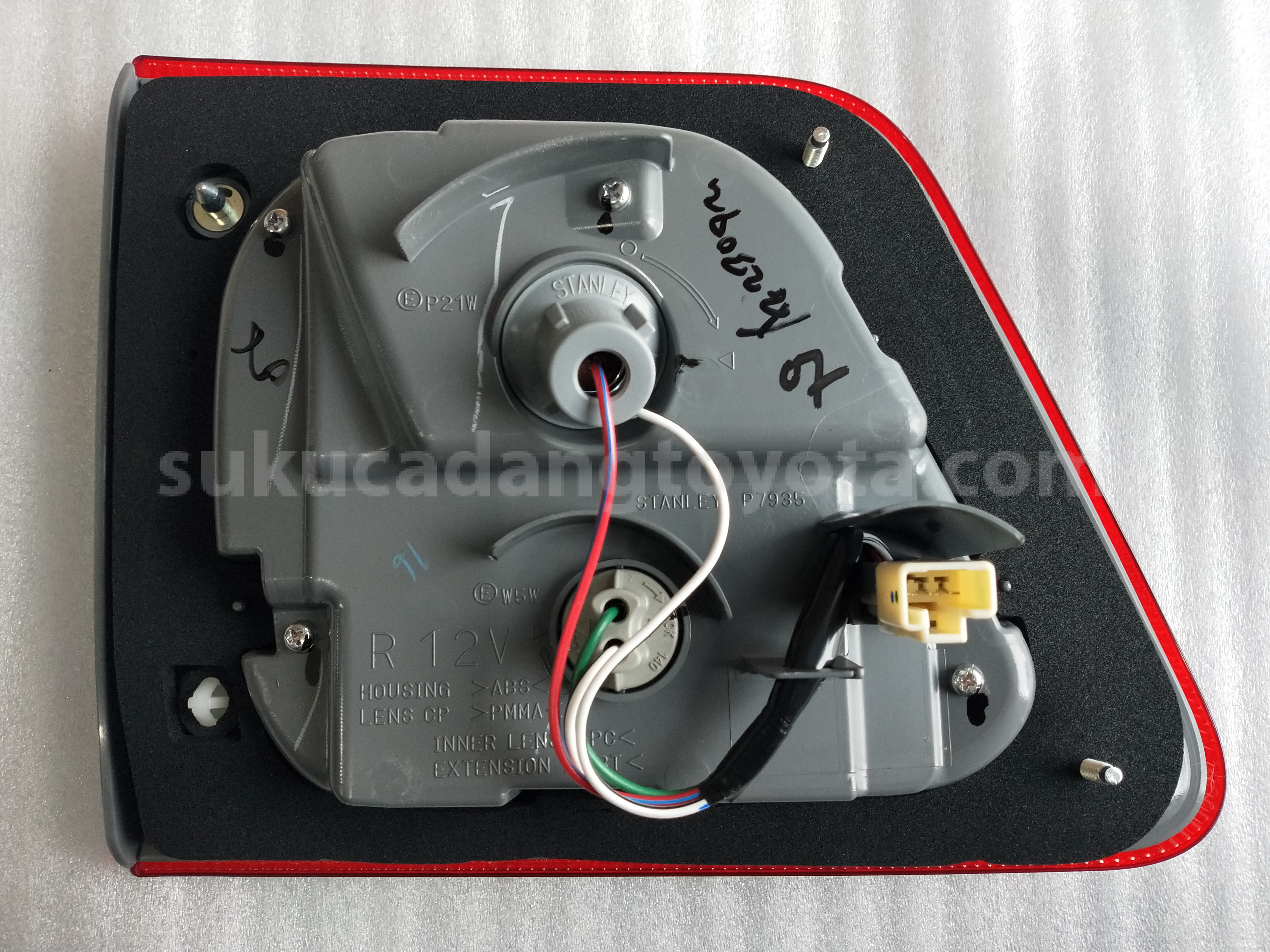 815800K020 LAMP ASSY, RR, RH - TOYOTA