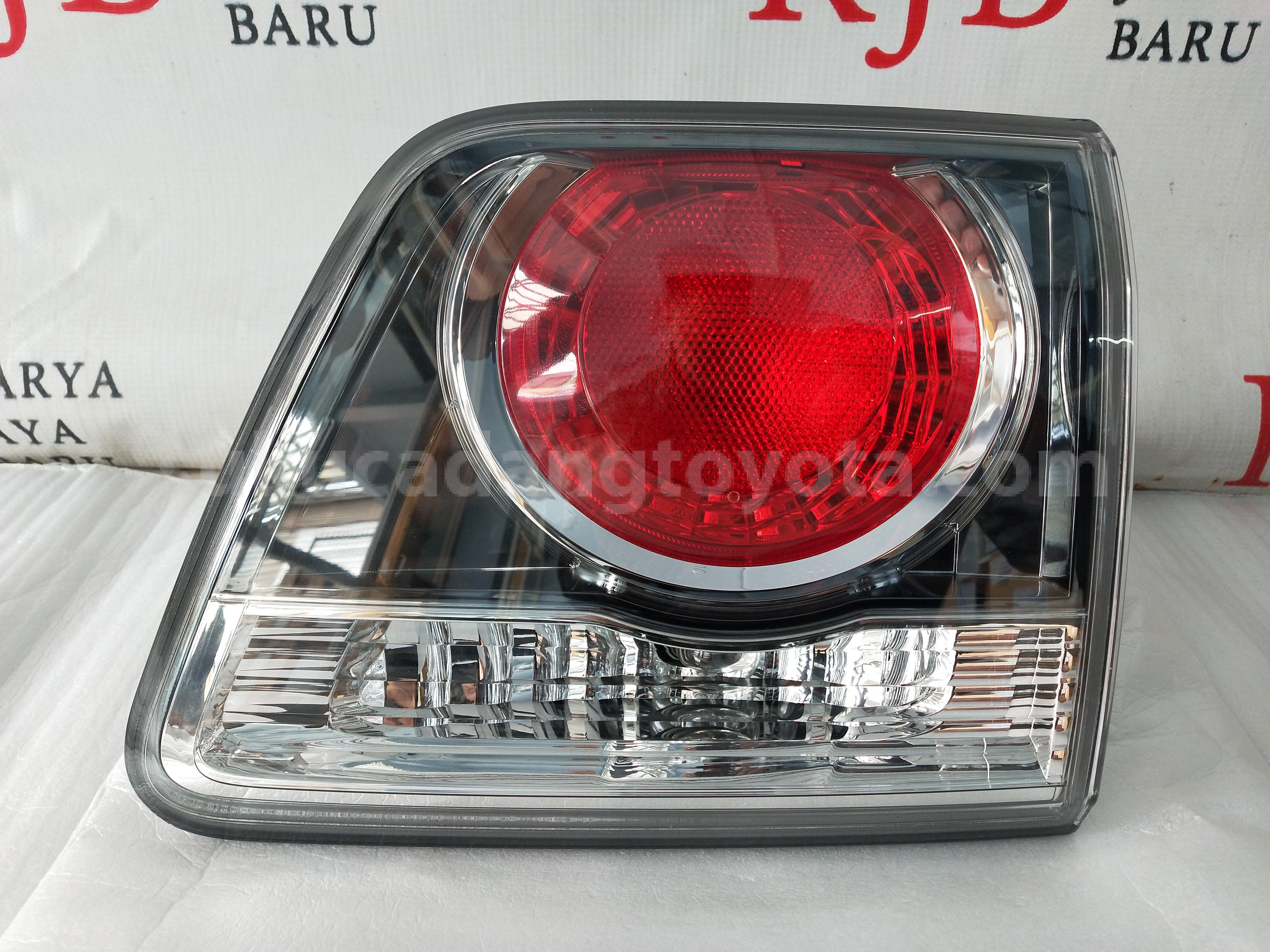 815800K030 LAMP ASSY, RR, RH - TOYOTA