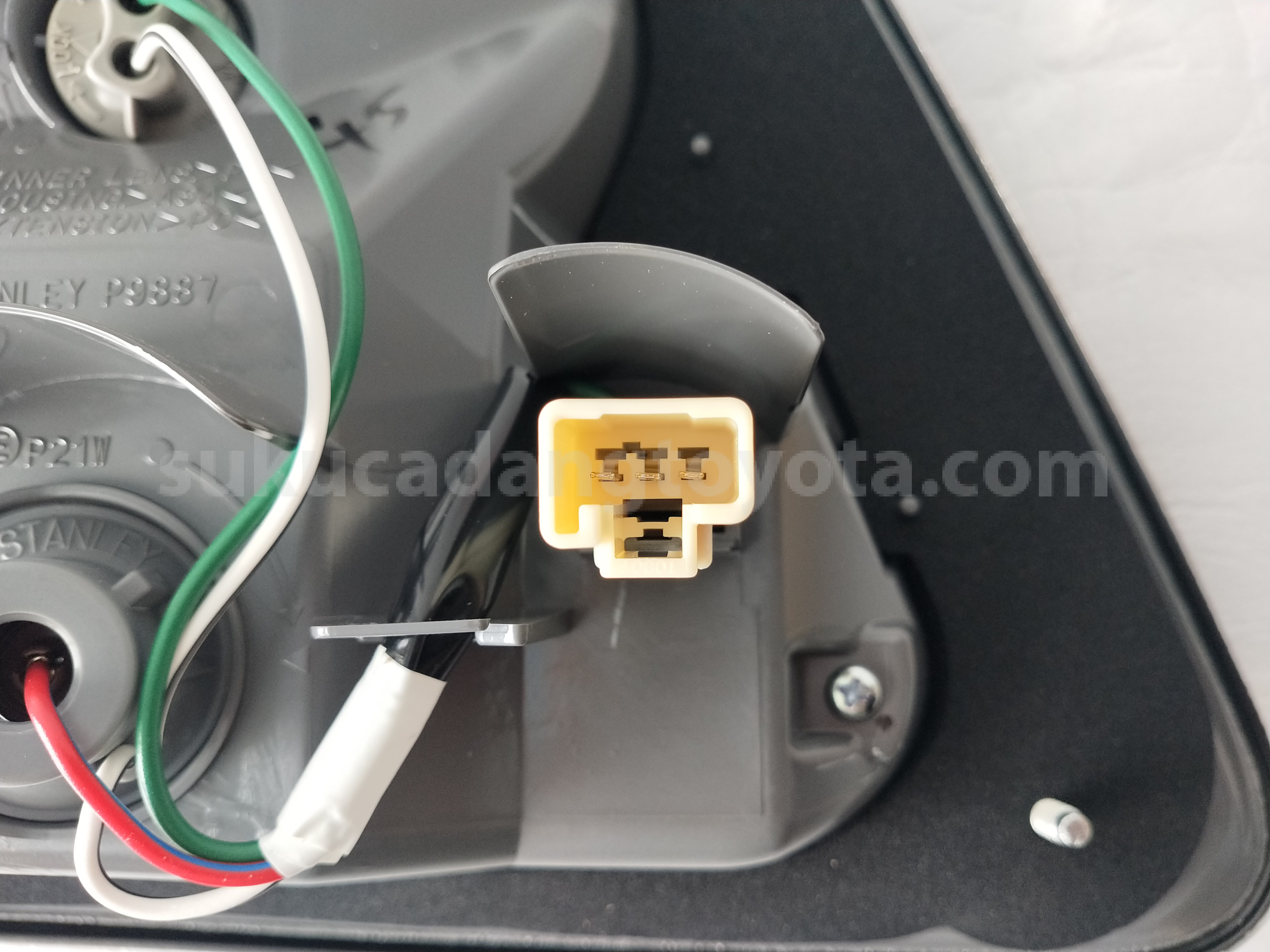 815800K030 LAMP ASSY, RR, RH - TOYOTA