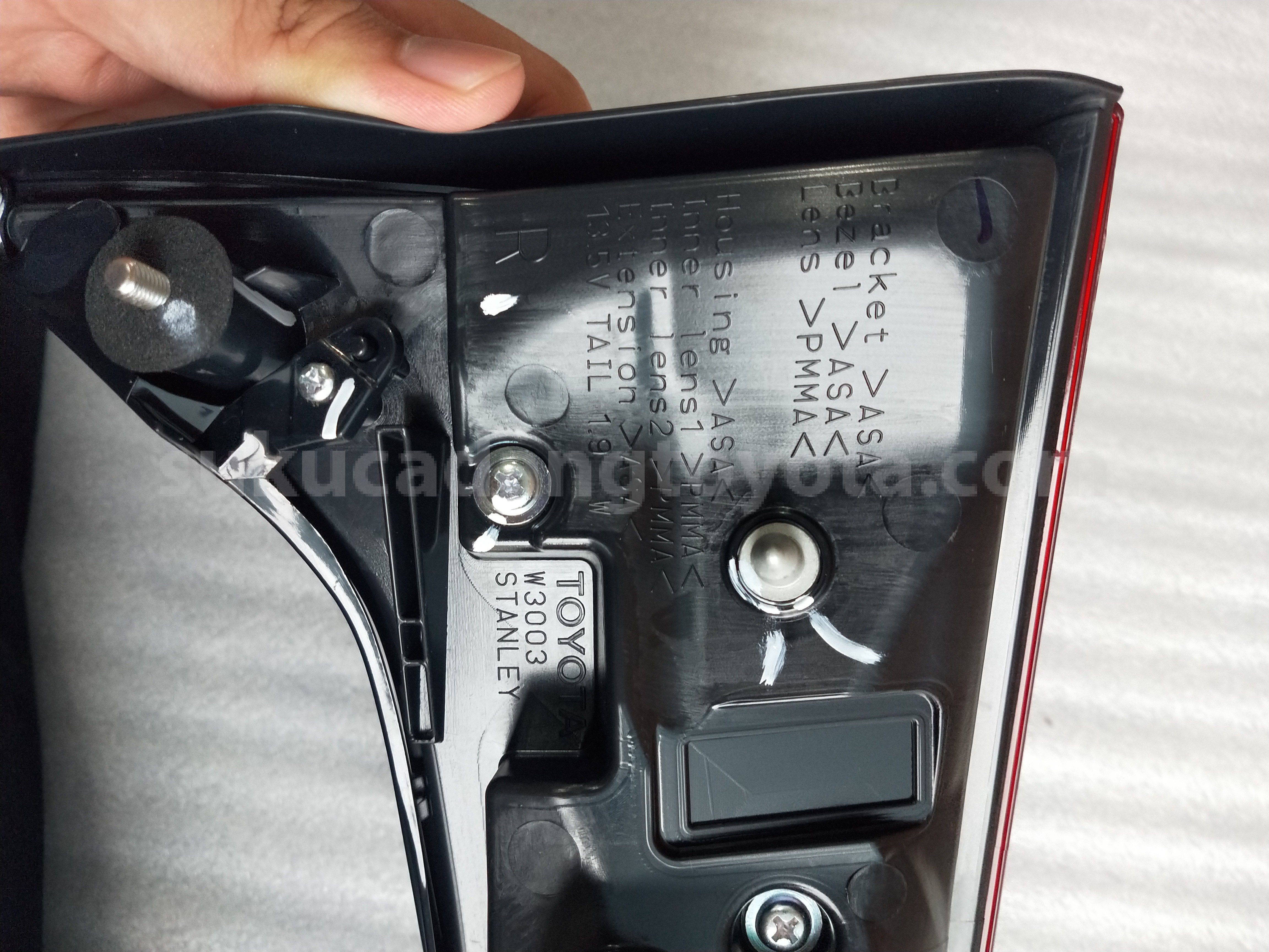 815800K102 LAMP ASSY, RR, RH - TOYOTA