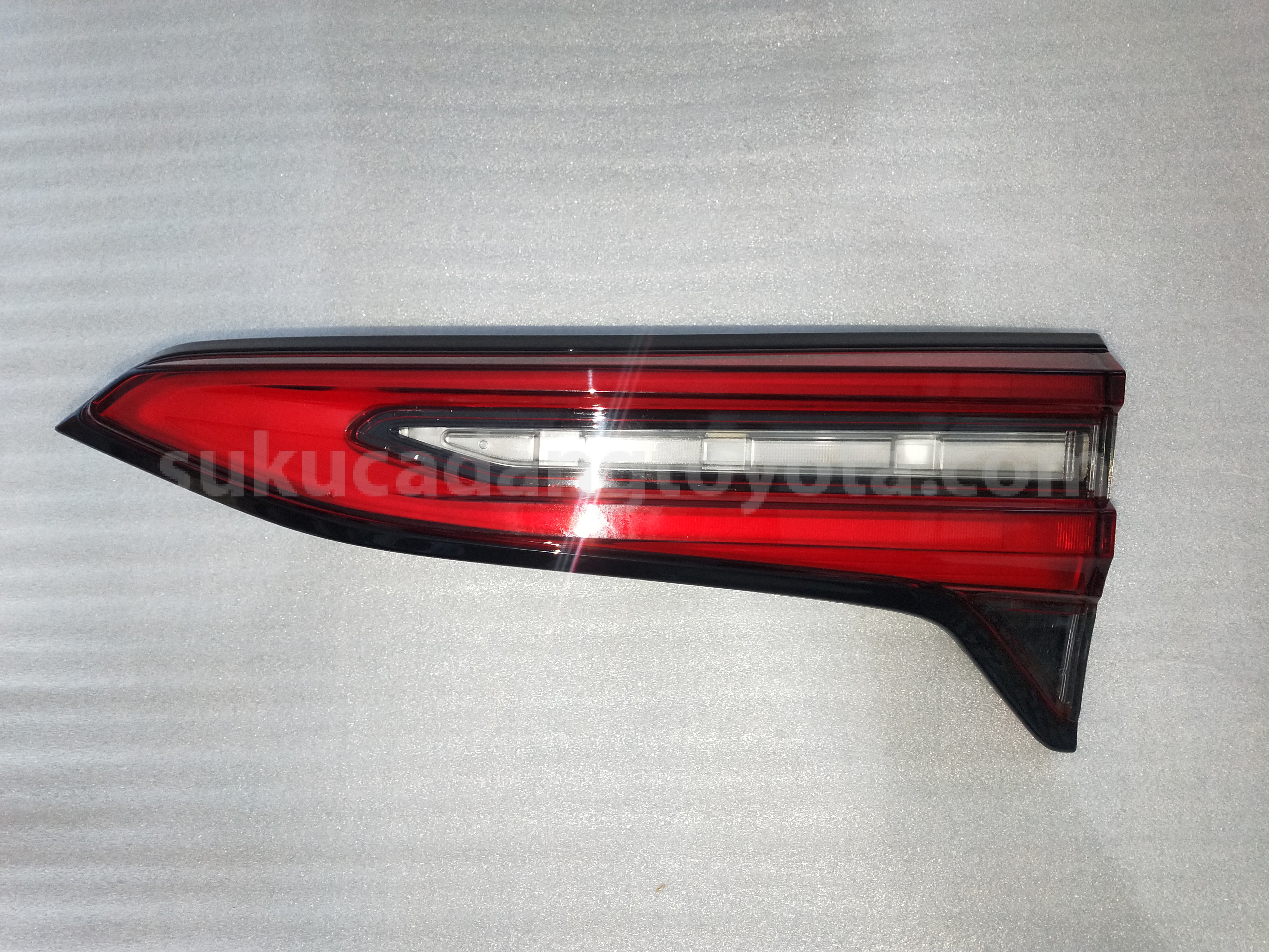 815800K200 LAMP ASSY, RR, RH - TOYOTA