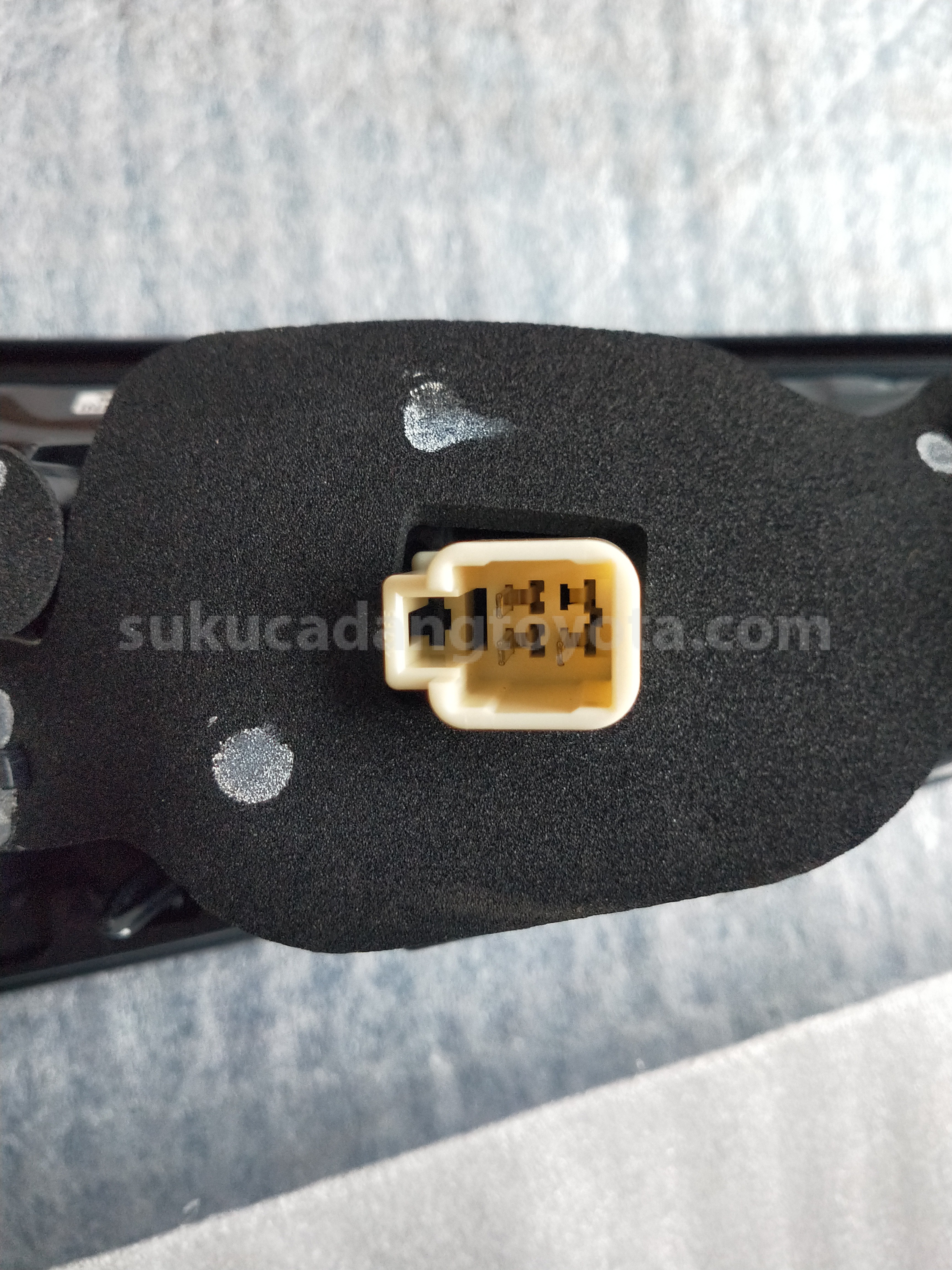 815800K200 LAMP ASSY, RR, RH - TOYOTA