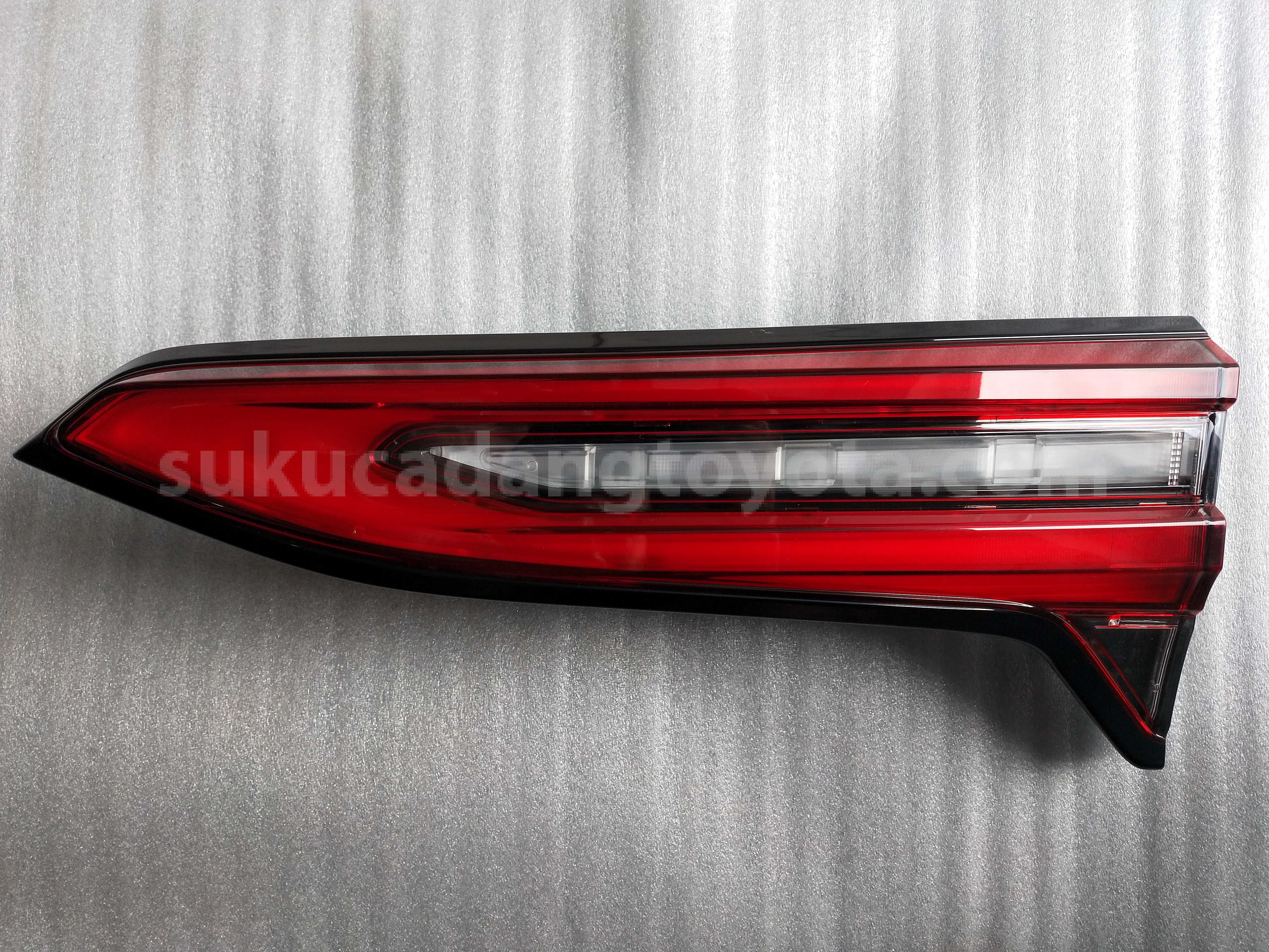 815800K210 LAMP ASSY, RR, RH - TOYOTA