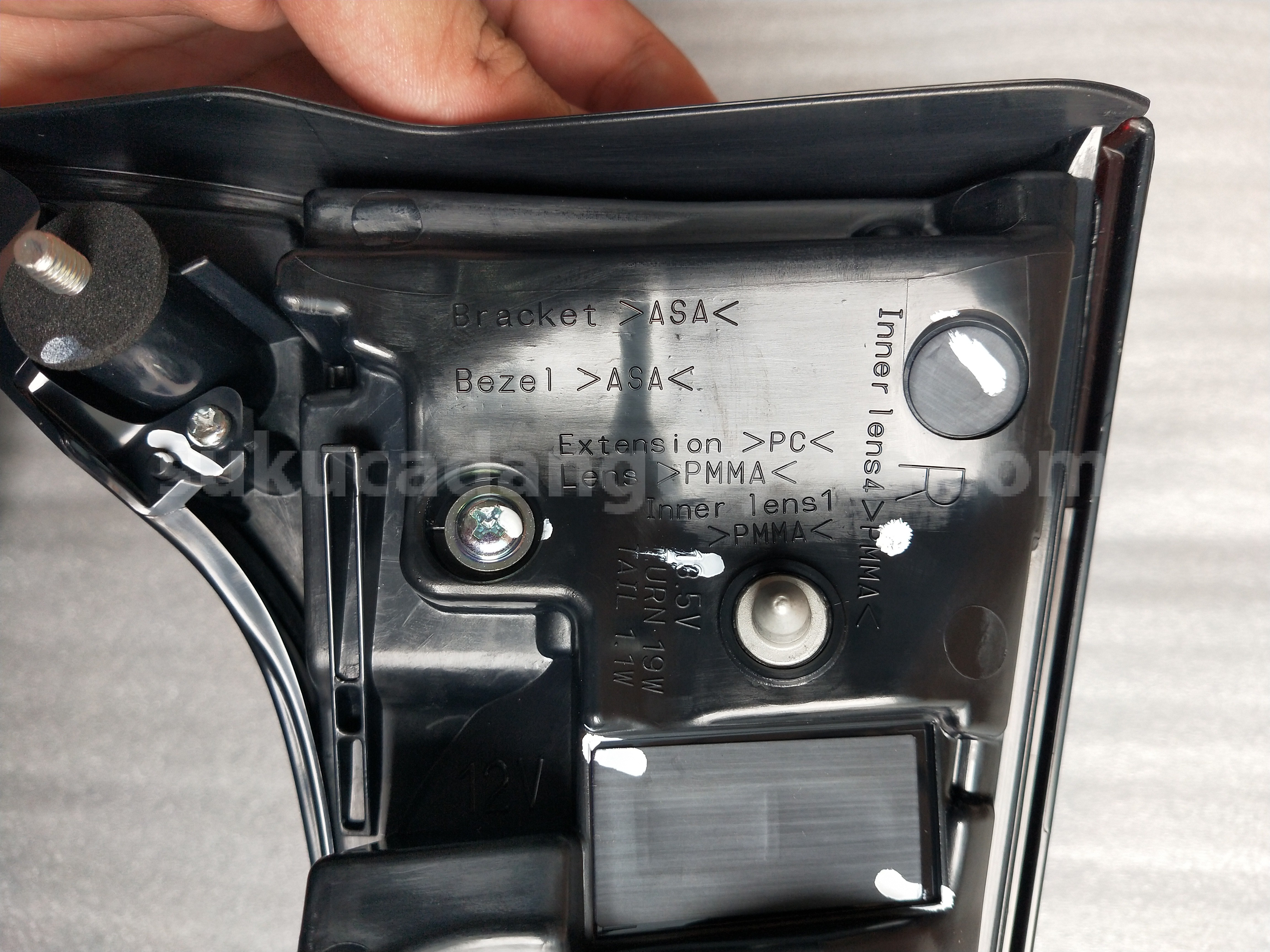 815800K210 LAMP ASSY, RR, RH - TOYOTA