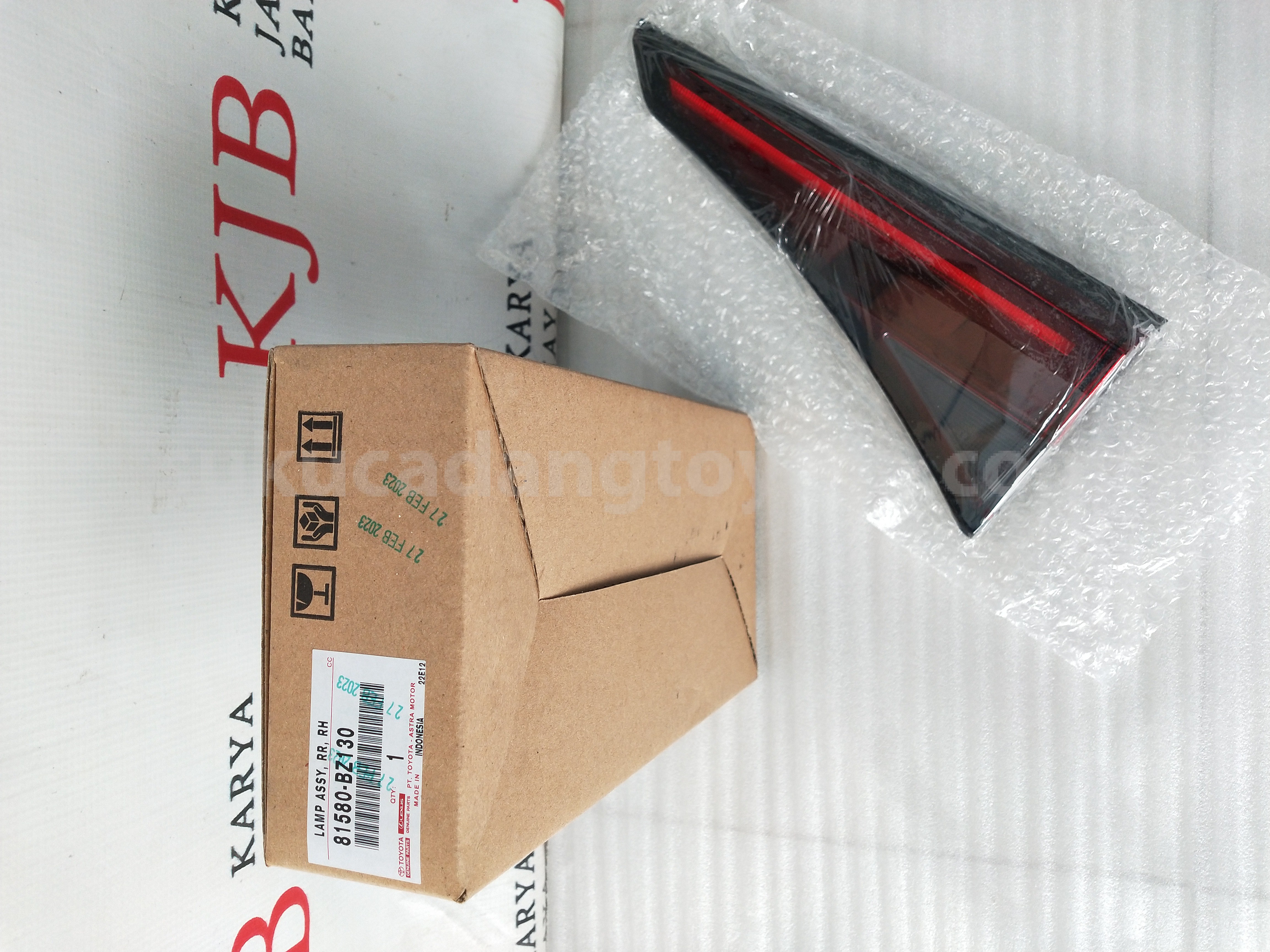 81580BZ130 LAMP ASSY, RR, RH - TOYOTA
