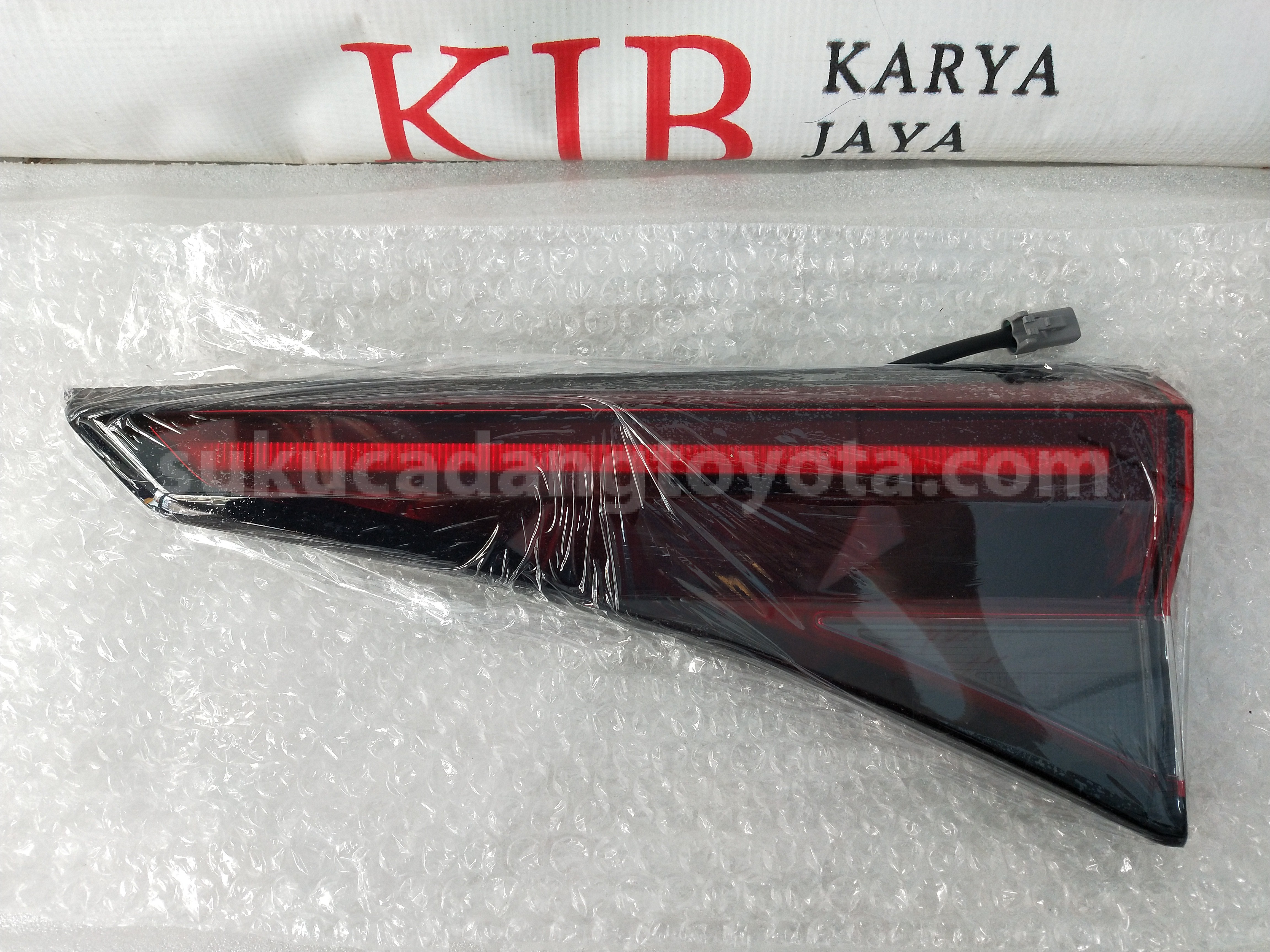 81580BZ130 LAMP ASSY, RR, RH - TOYOTA