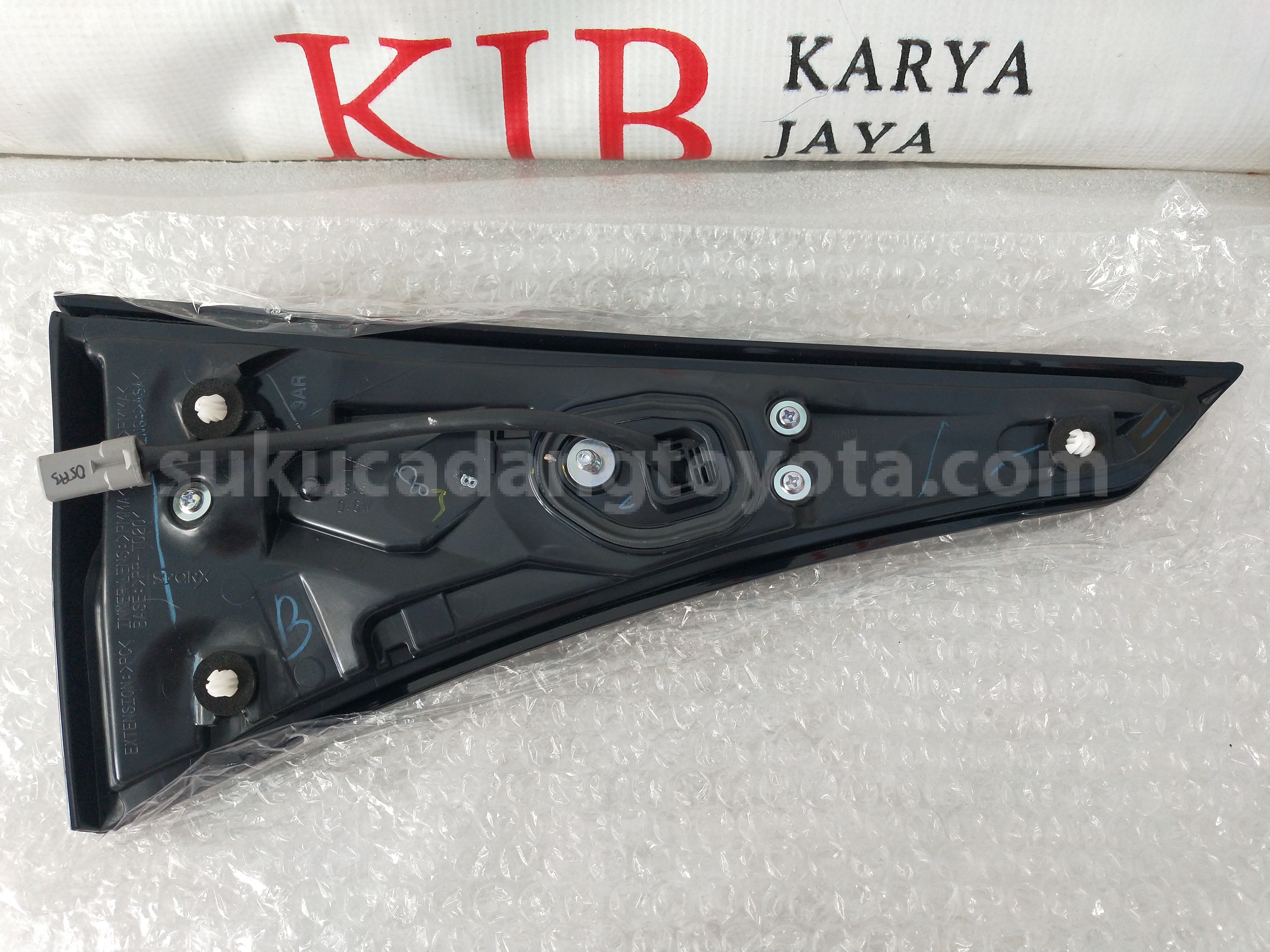 81580BZ130 LAMP ASSY, RR, RH - TOYOTA