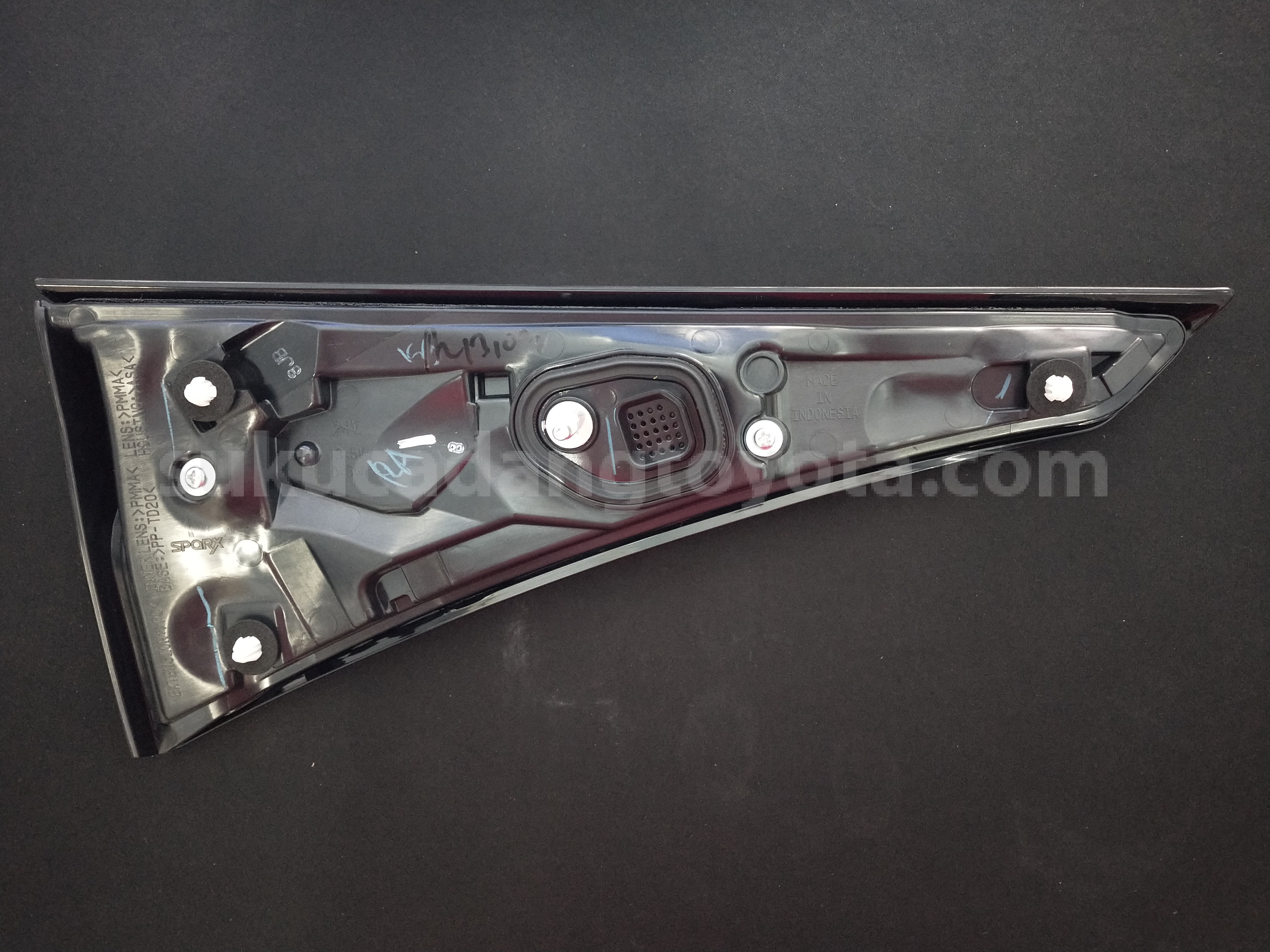 81580BZ160 LAMP ASSY, RR, RH - TOYOTA