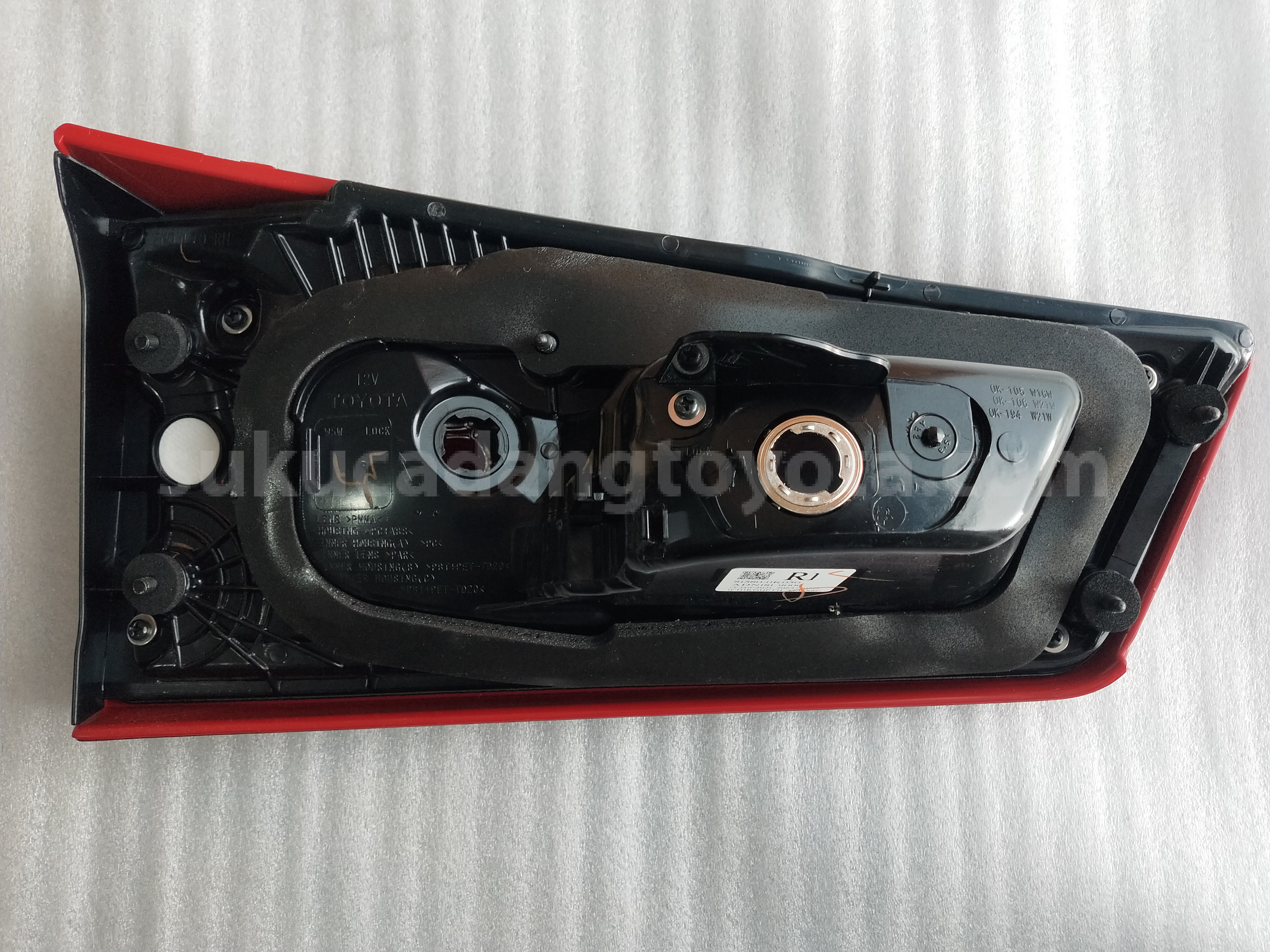 815810K050 LENS&BODY RR LAMP RH - TOYOTA