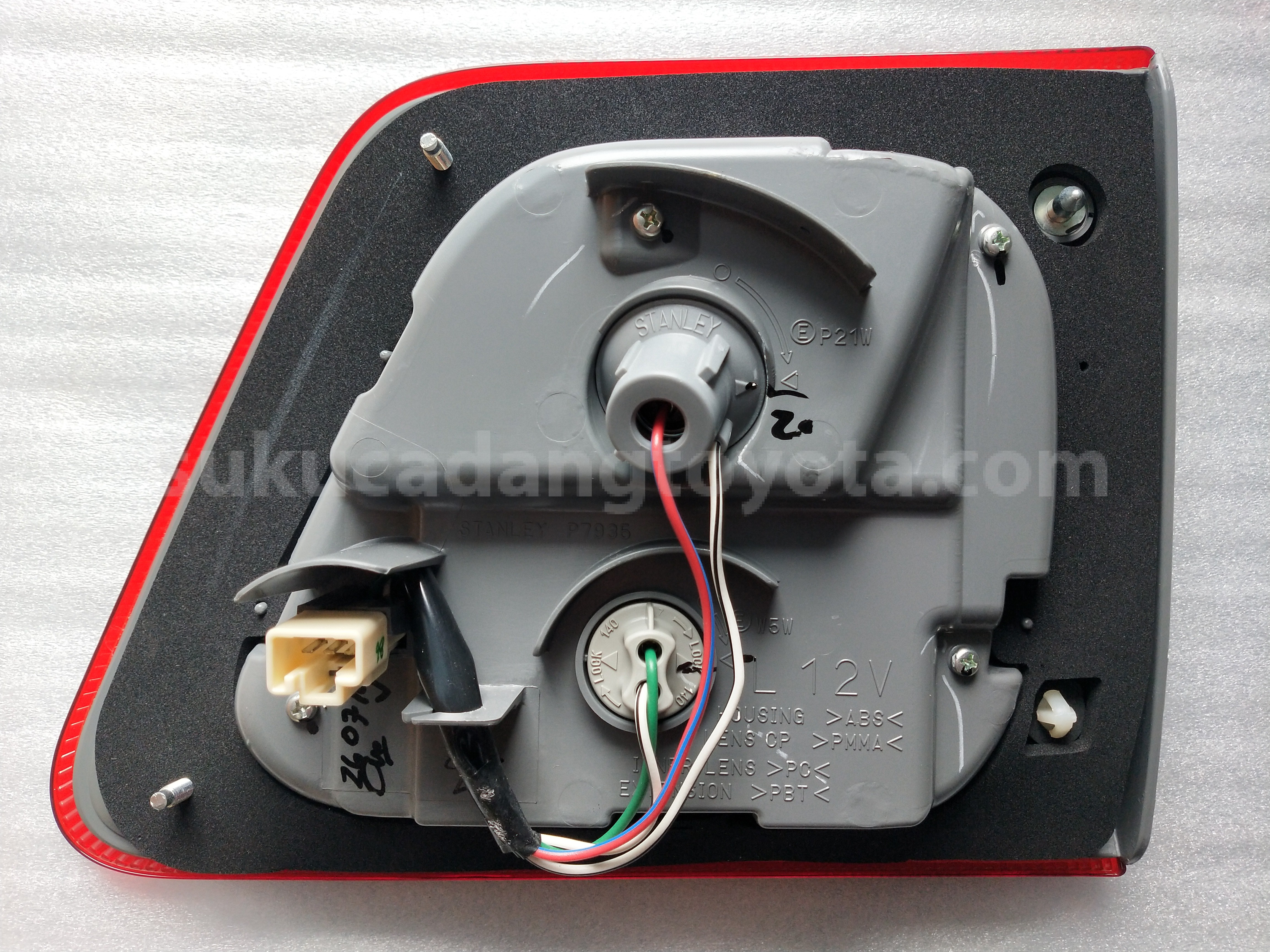 815900K020 LAMP ASSY, RR, LH - TOYOTA