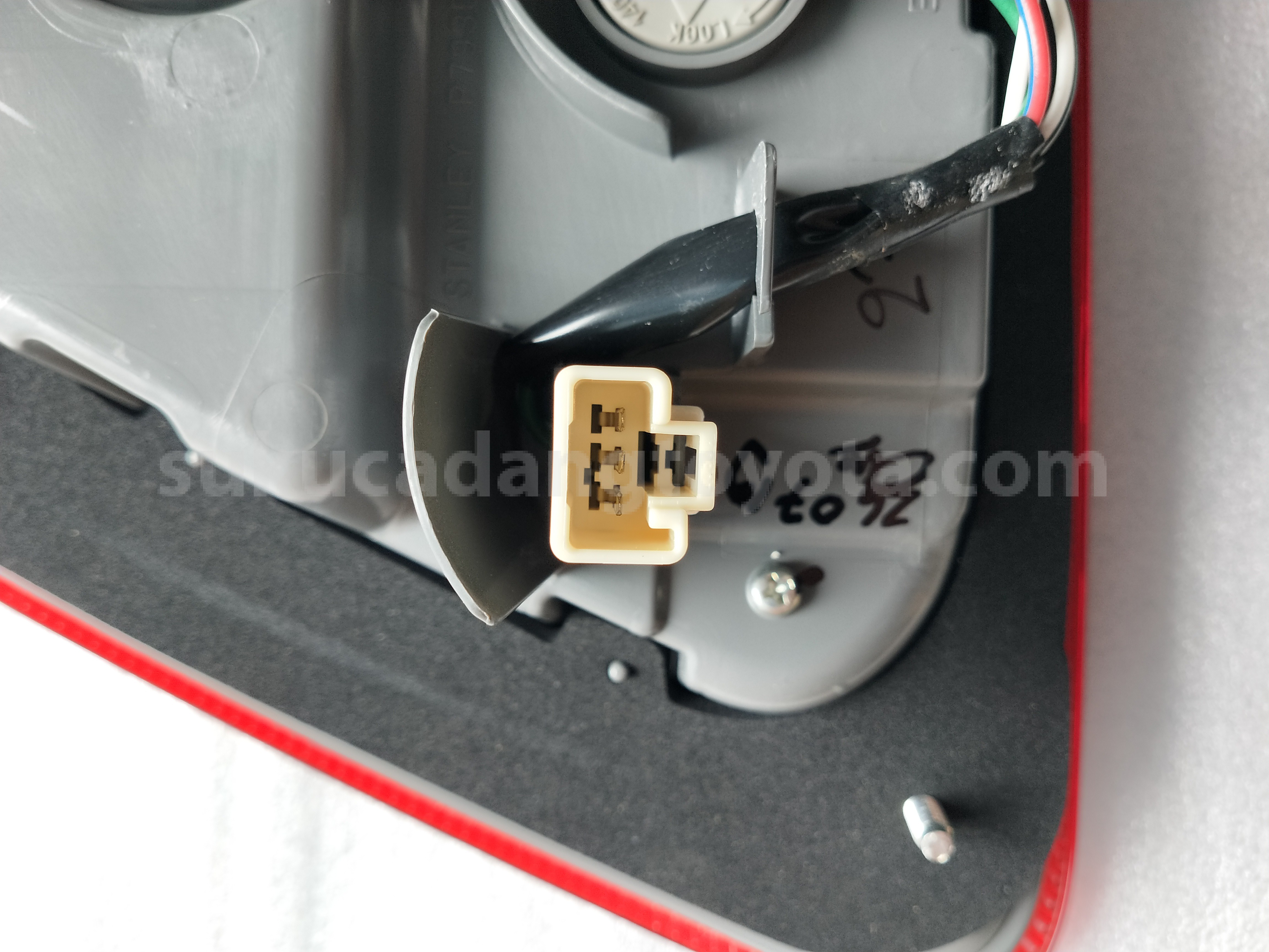 815900K020 LAMP ASSY, RR, LH - TOYOTA
