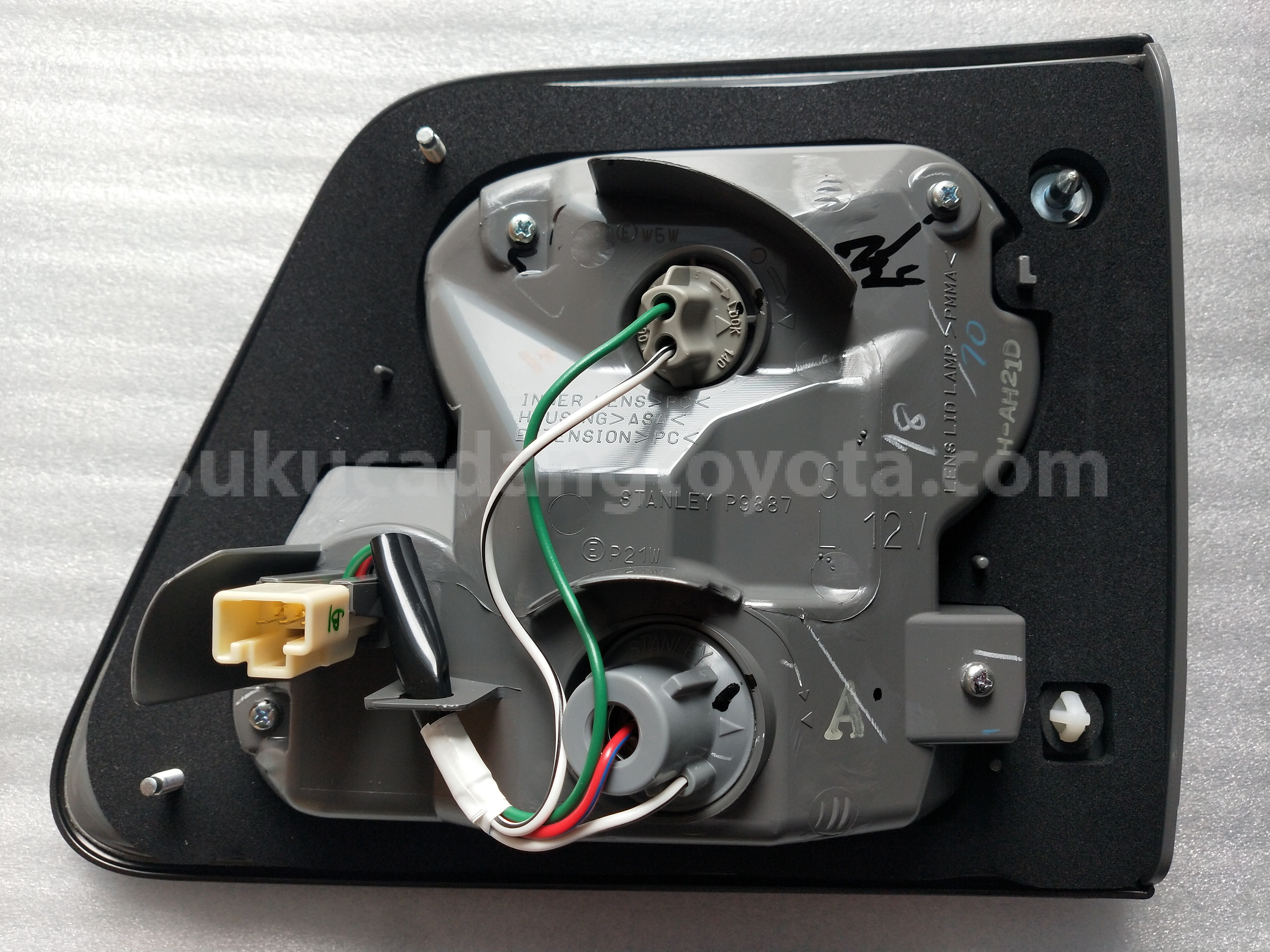 815900K030 LAMP ASSY, RR, LH - TOYOTA