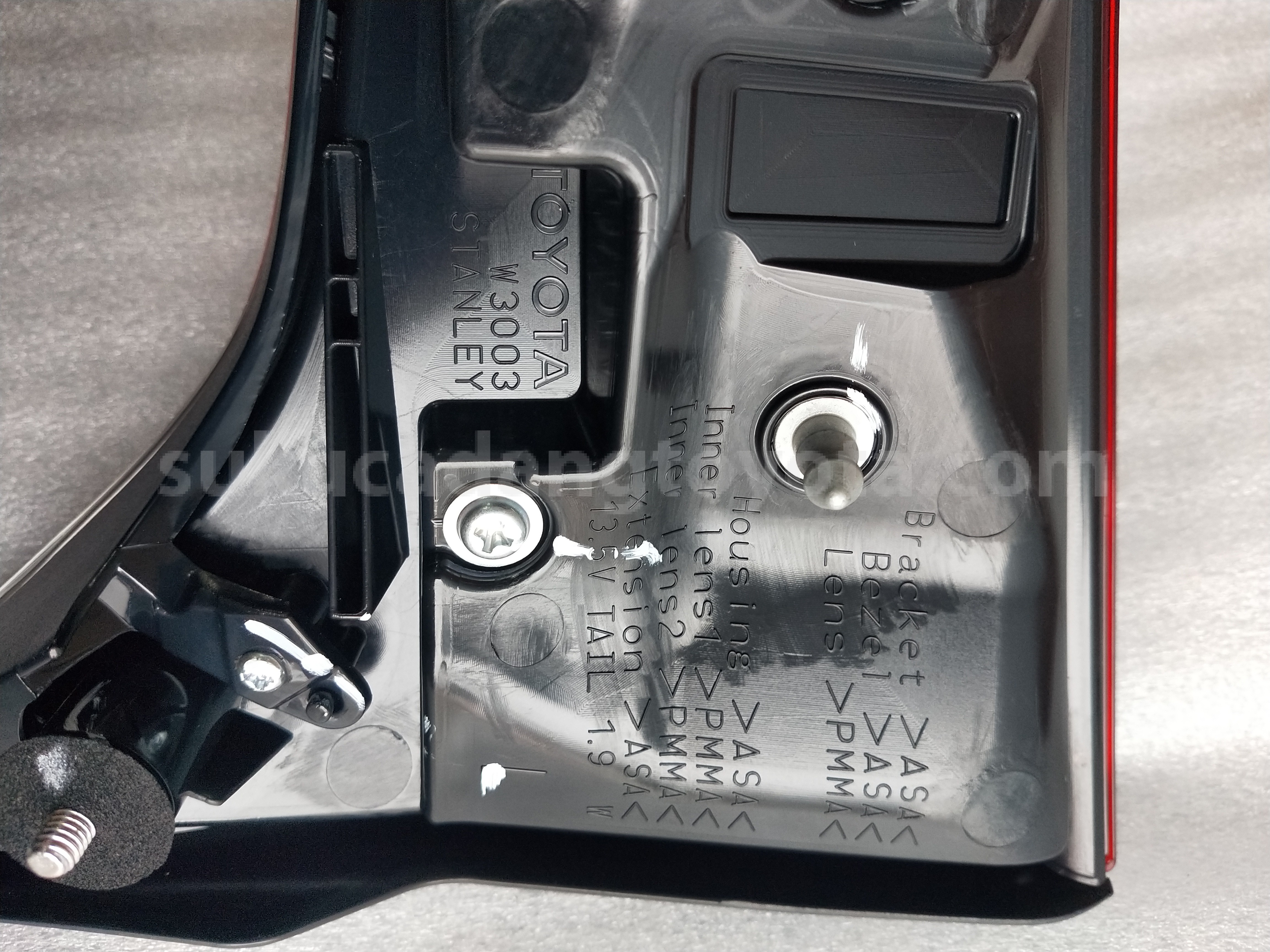 815900K102 LAMP ASSY, RR, LH - TOYOTA