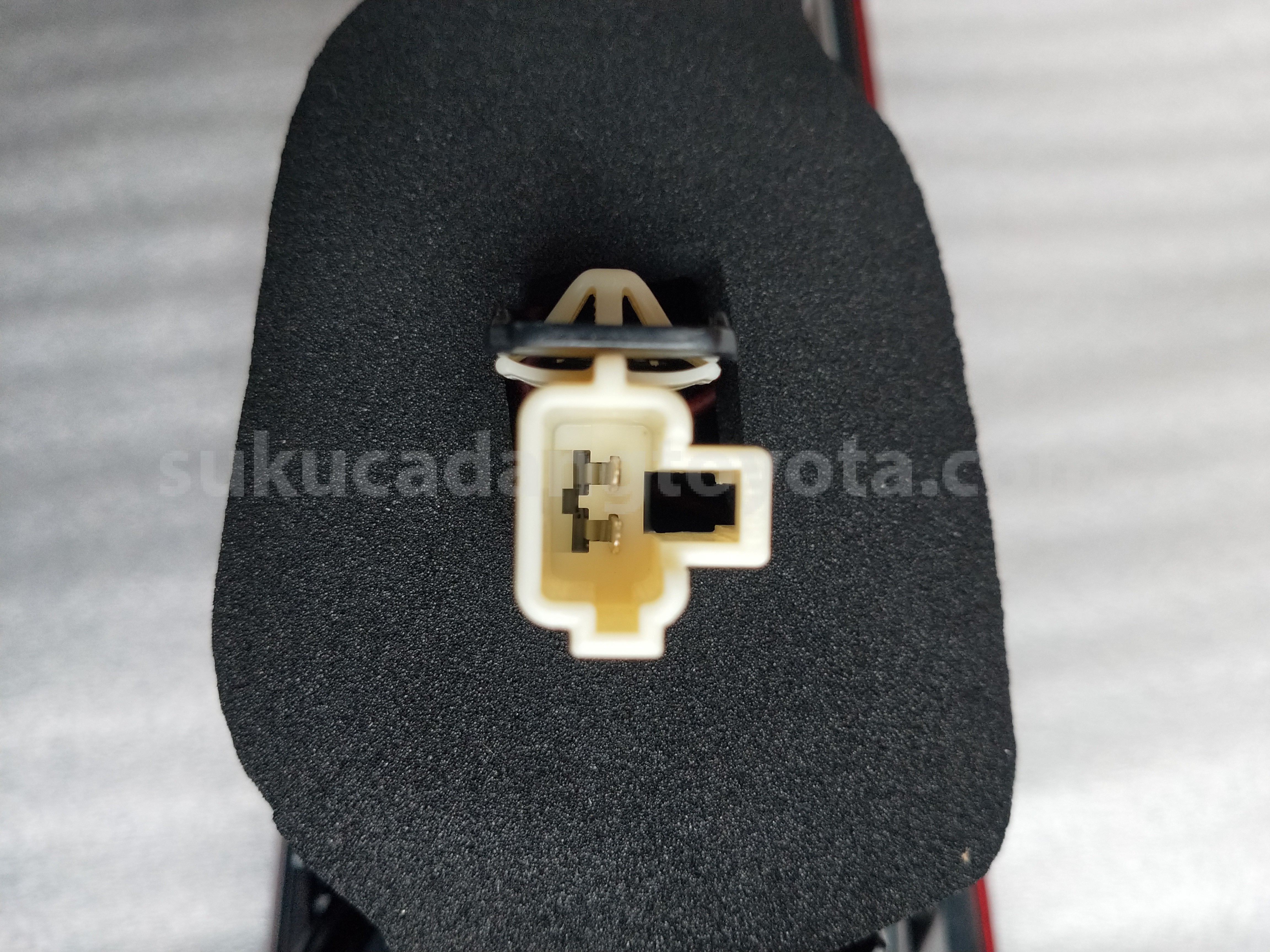 815900K102 LAMP ASSY, RR, LH - TOYOTA