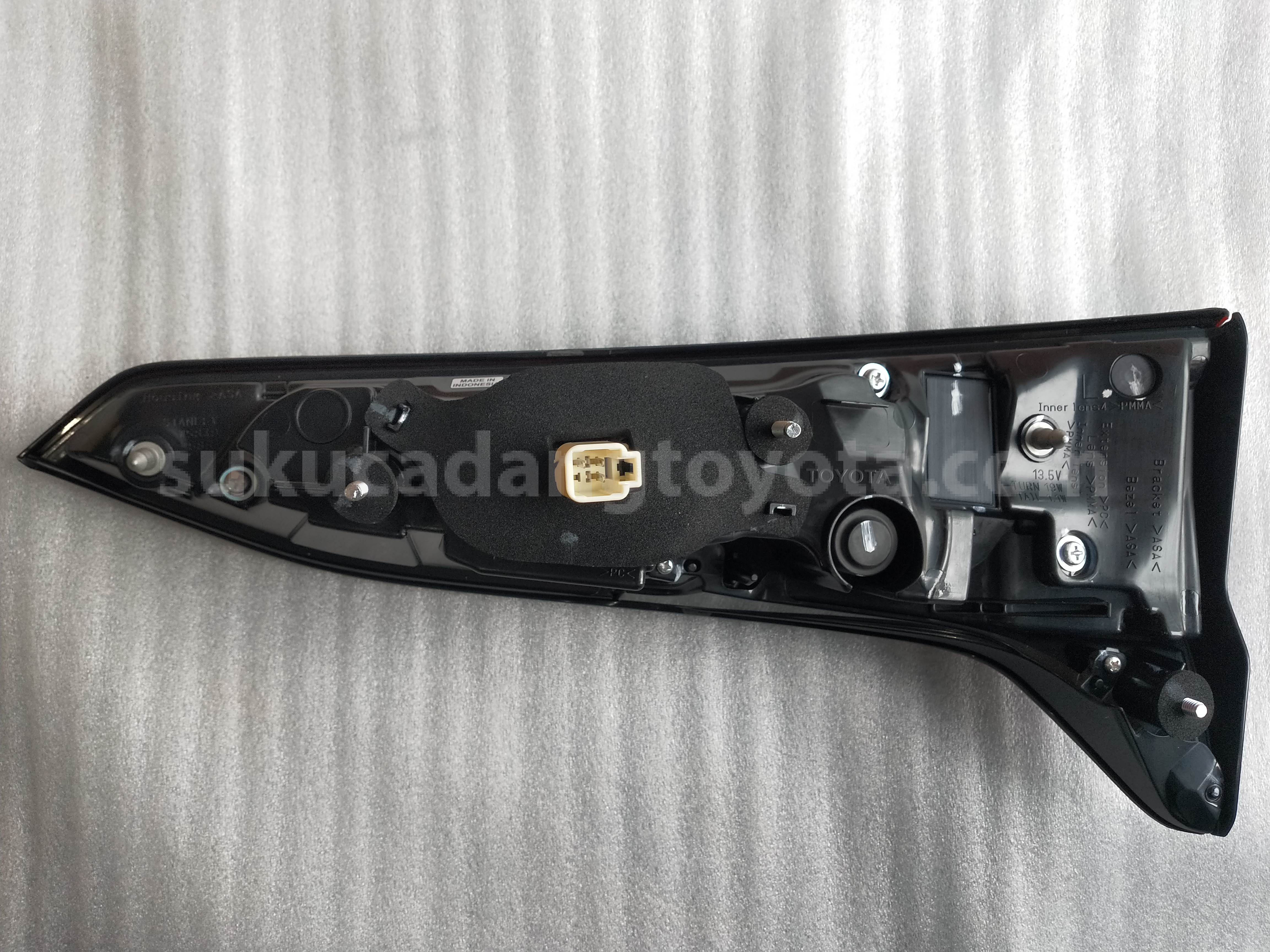 815900K200 LAMP ASSY, RR, LH - TOYOTA