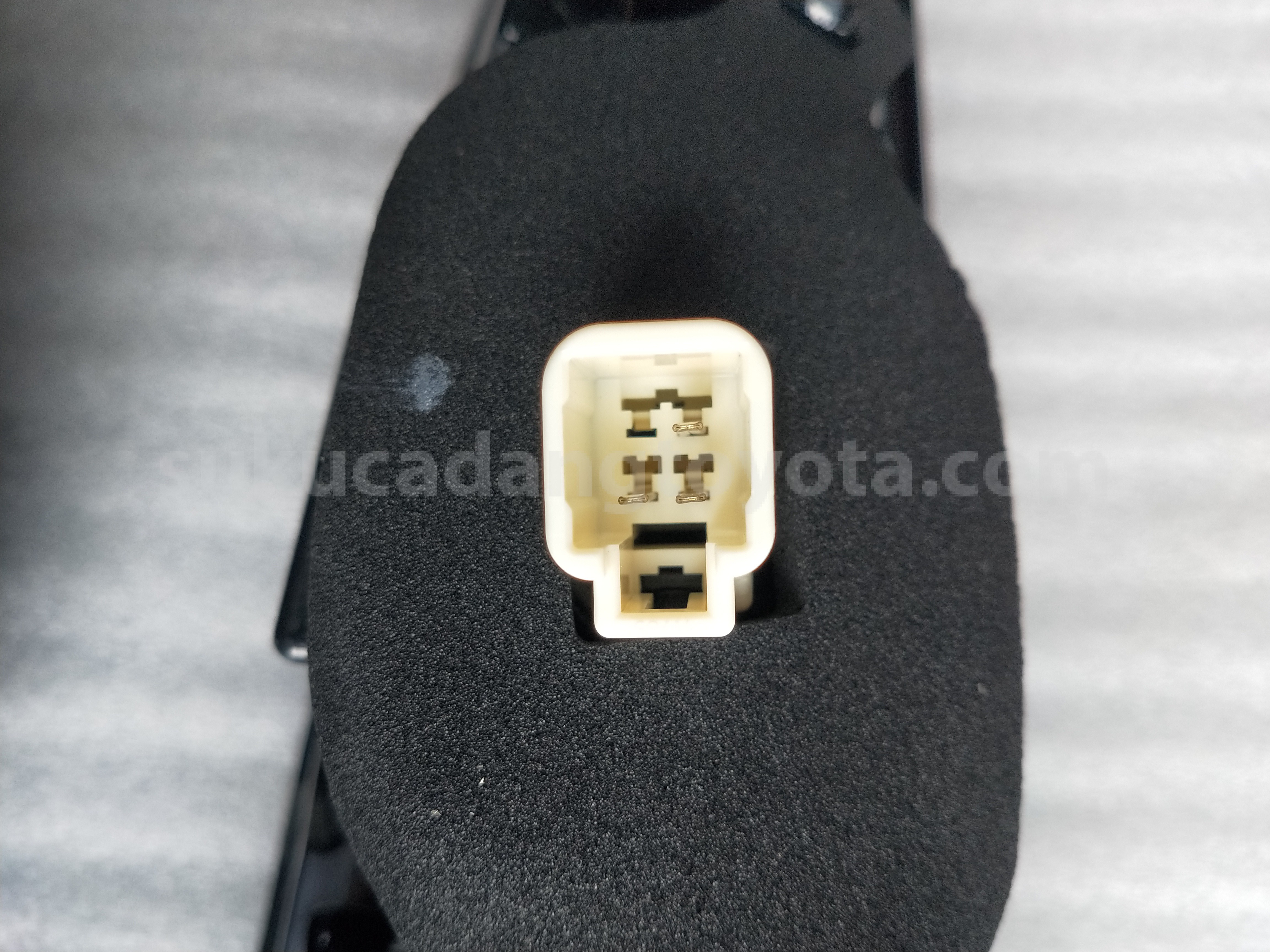 815900K200 LAMP ASSY, RR, LH - TOYOTA