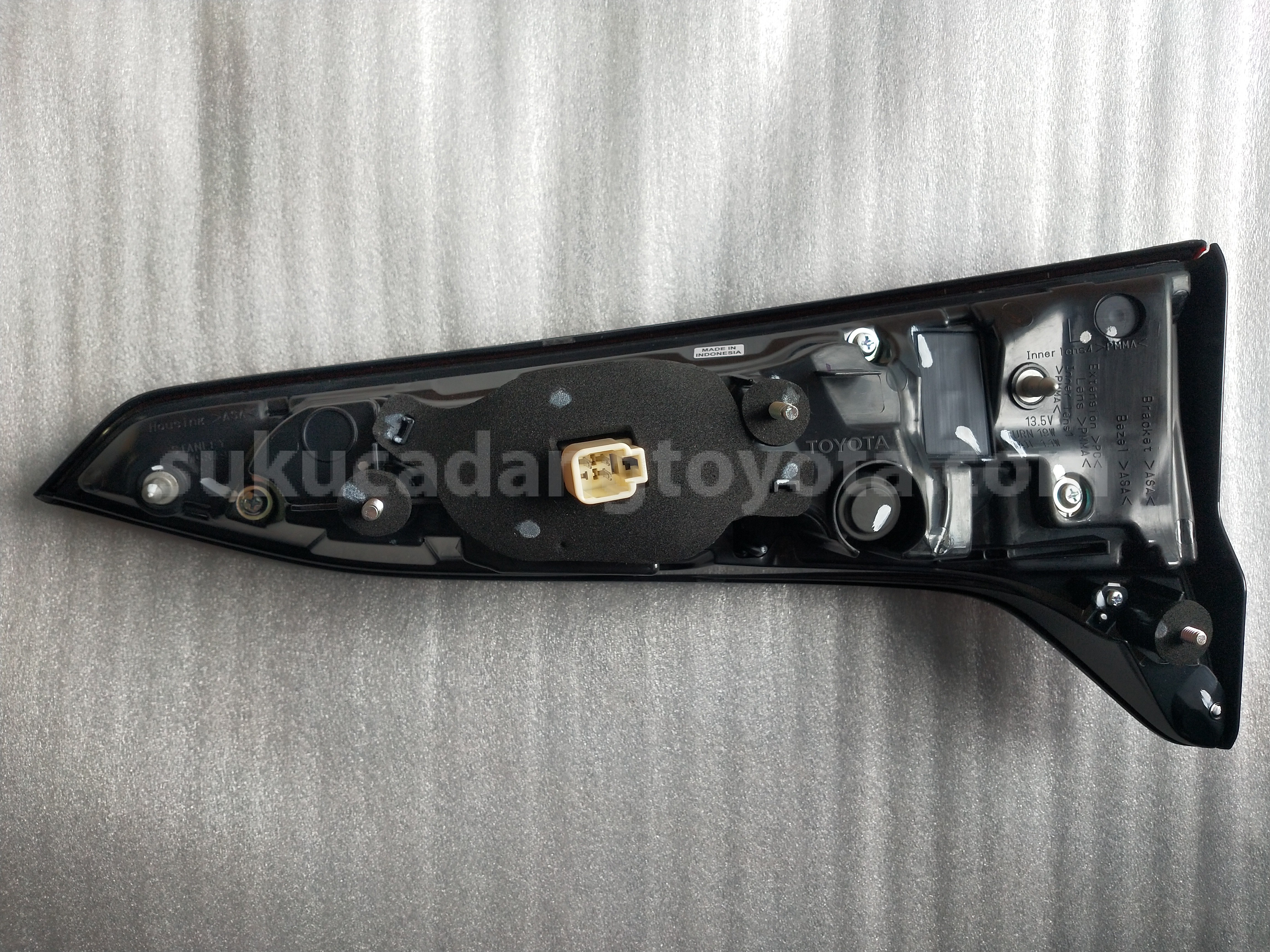 815900K210 LAMP ASSY, RR, LH - TOYOTA