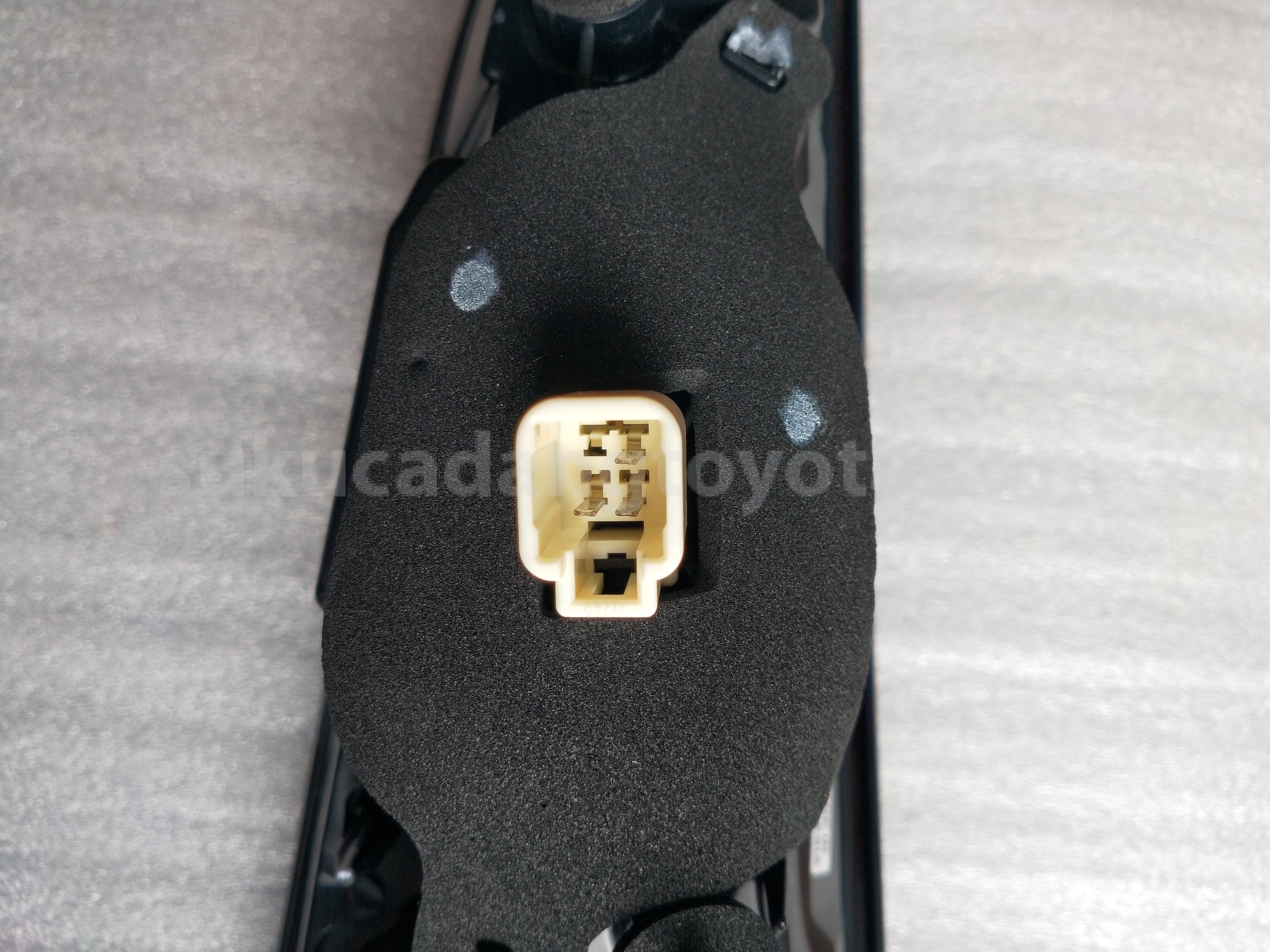 815900K210 LAMP ASSY, RR, LH - TOYOTA