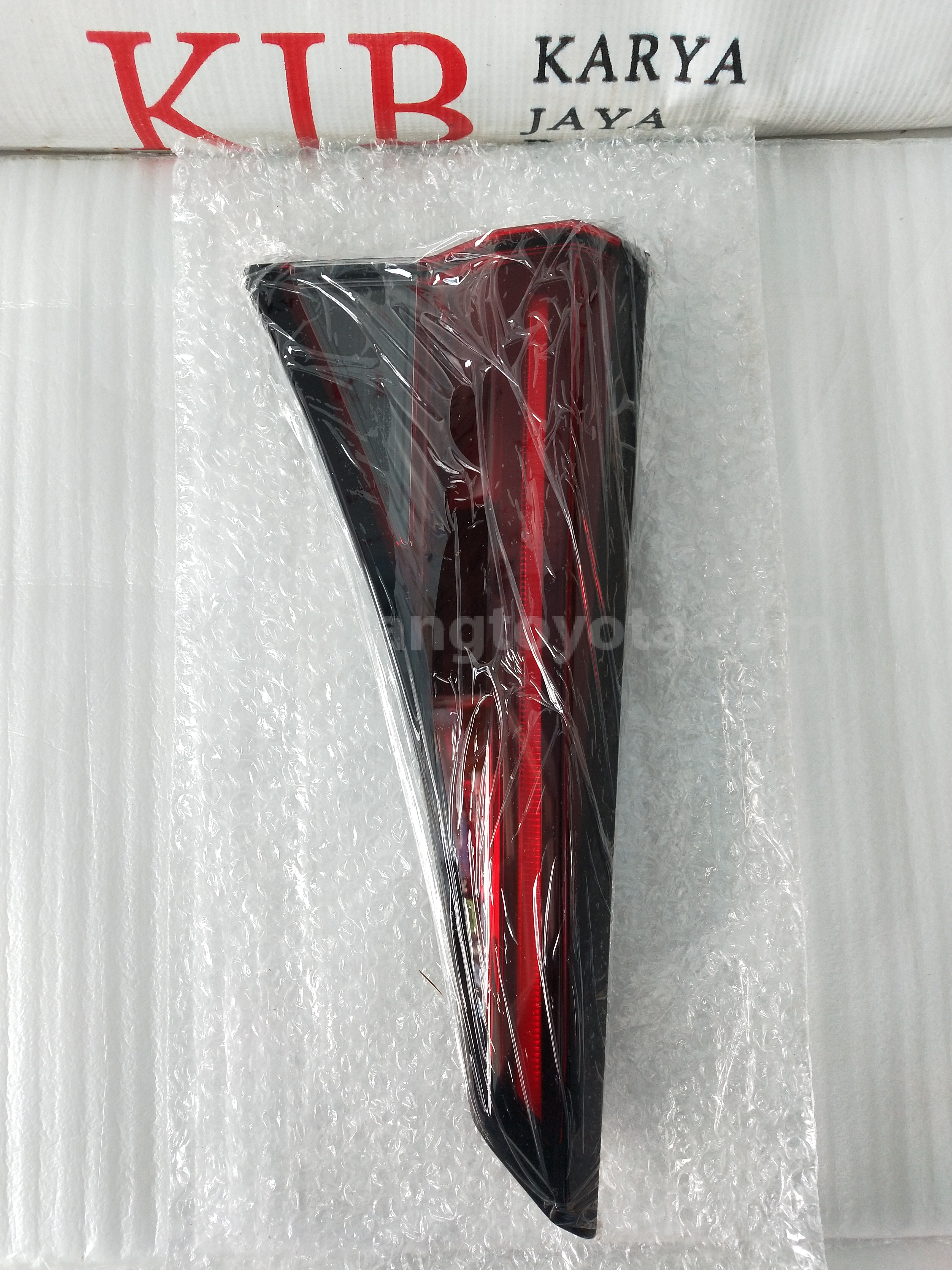 81590BZ130 LAMP ASSY, RR, LH - TOYOTA