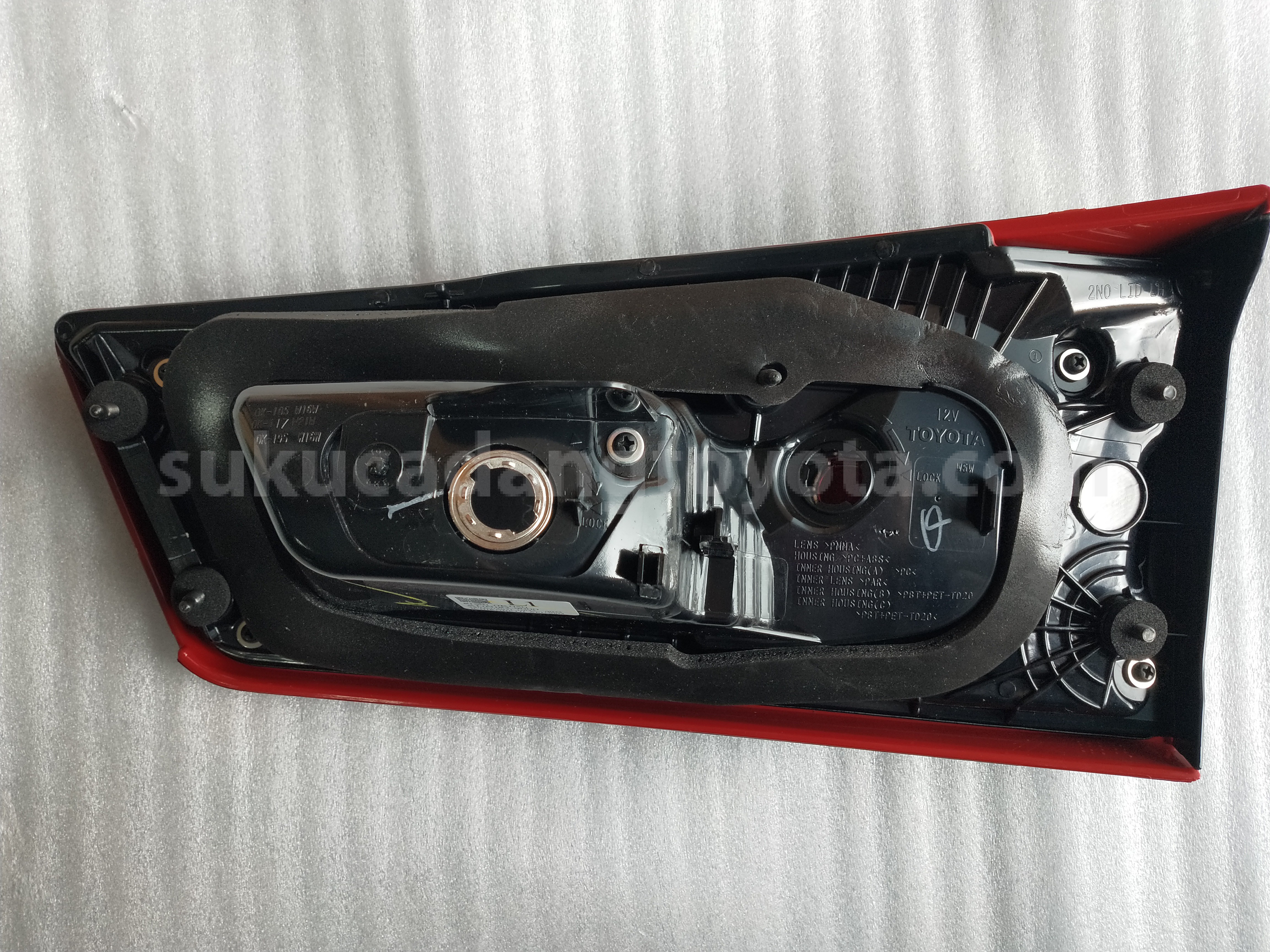 815910K050 LENS&BODY RR LAMP LH - TOYOTA