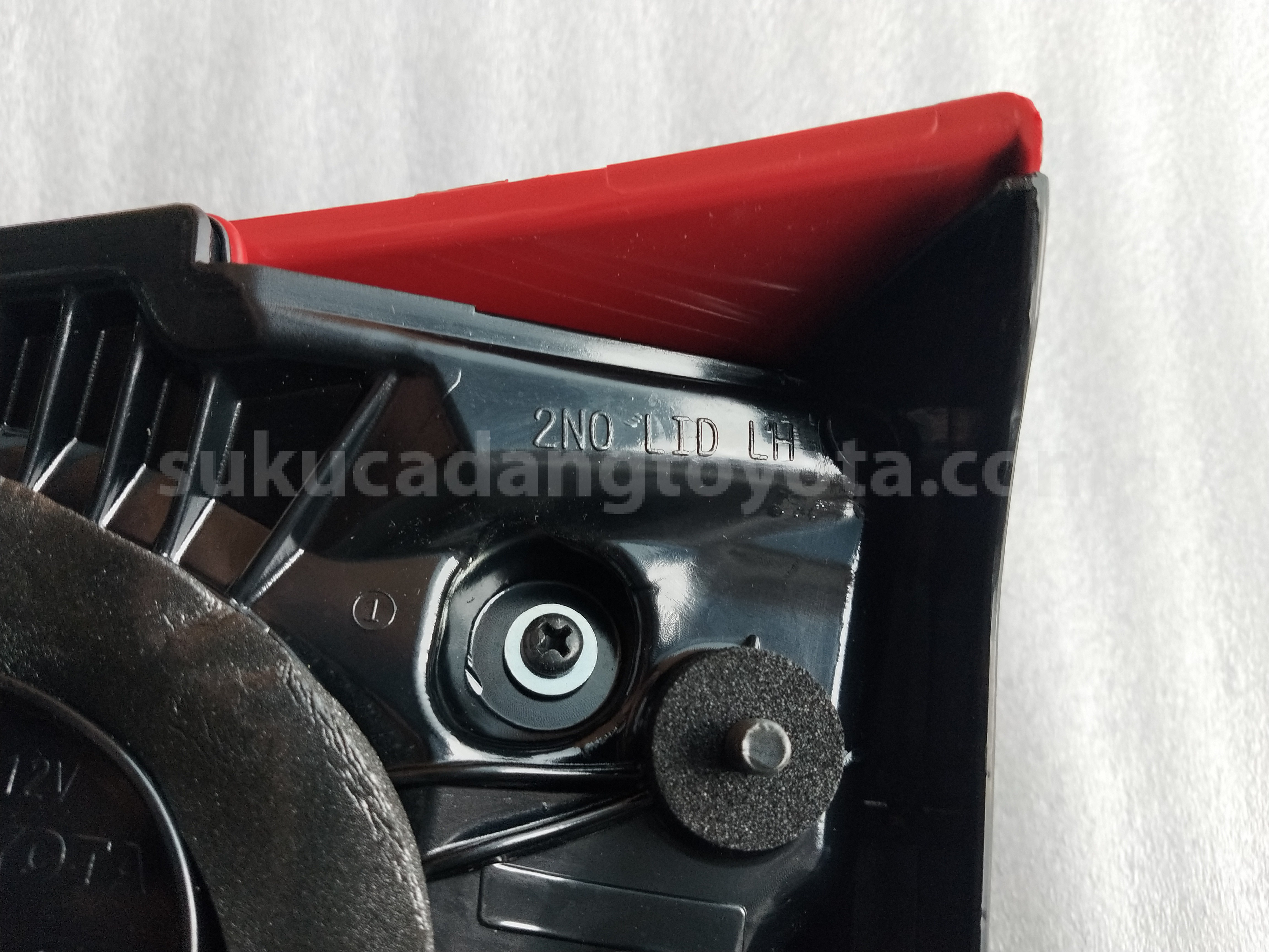 815910K050 LENS&BODY RR LAMP LH - TOYOTA