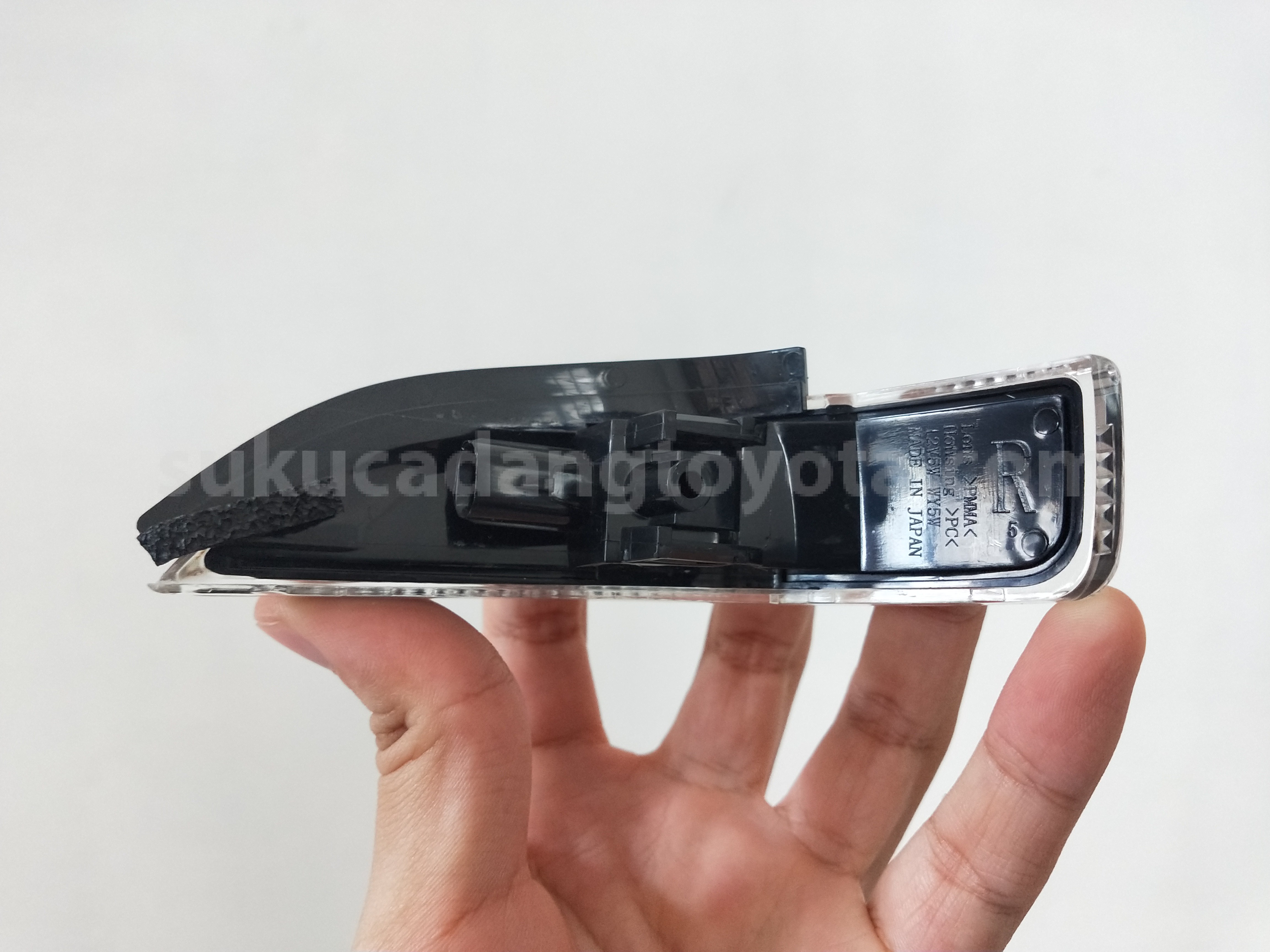 81730BZ180 LAMP AS TURN SIGN RH - TOYOTA