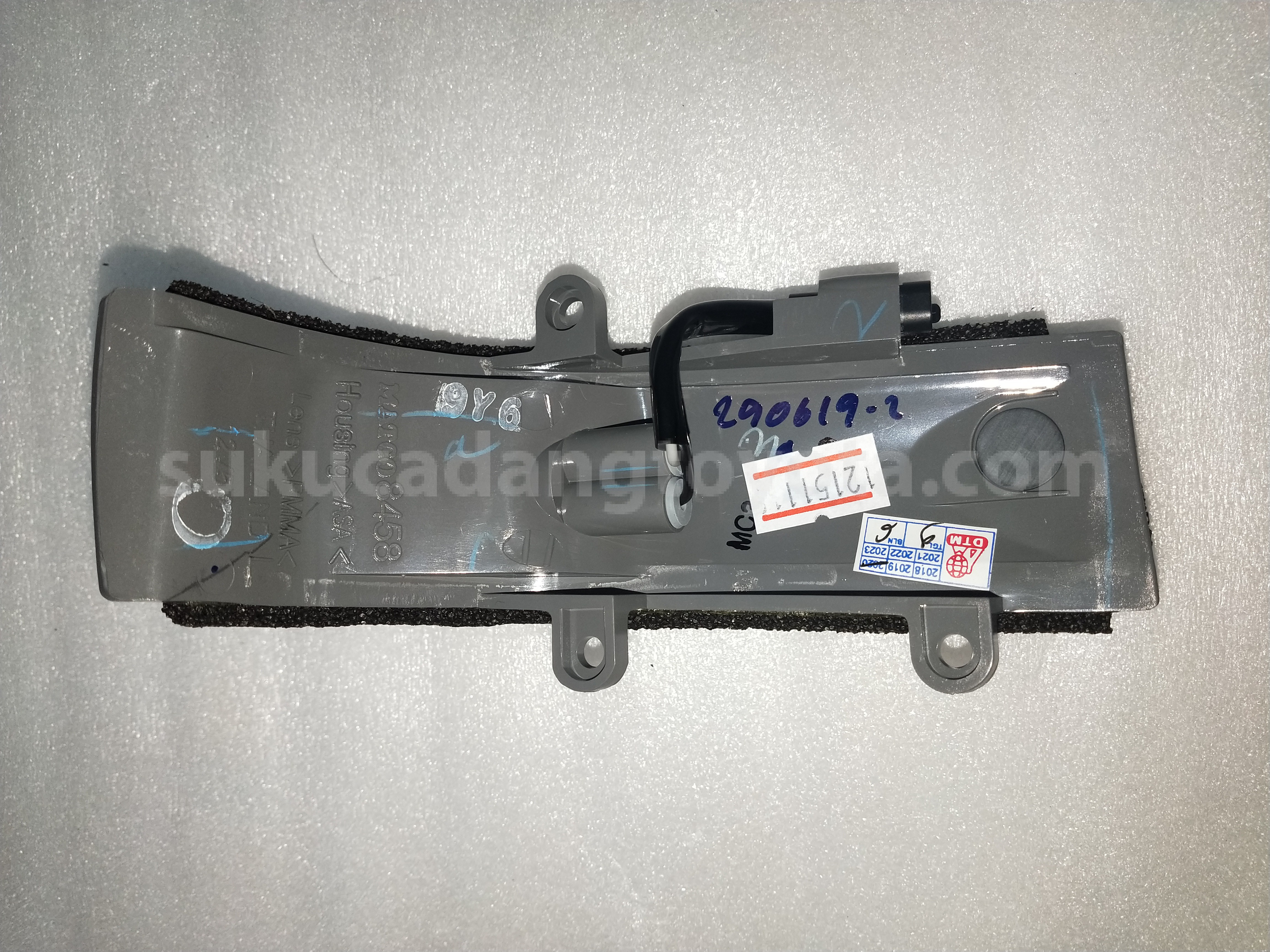 8174006030 LAMP ASSY, SIDE TURN - TOYOTA