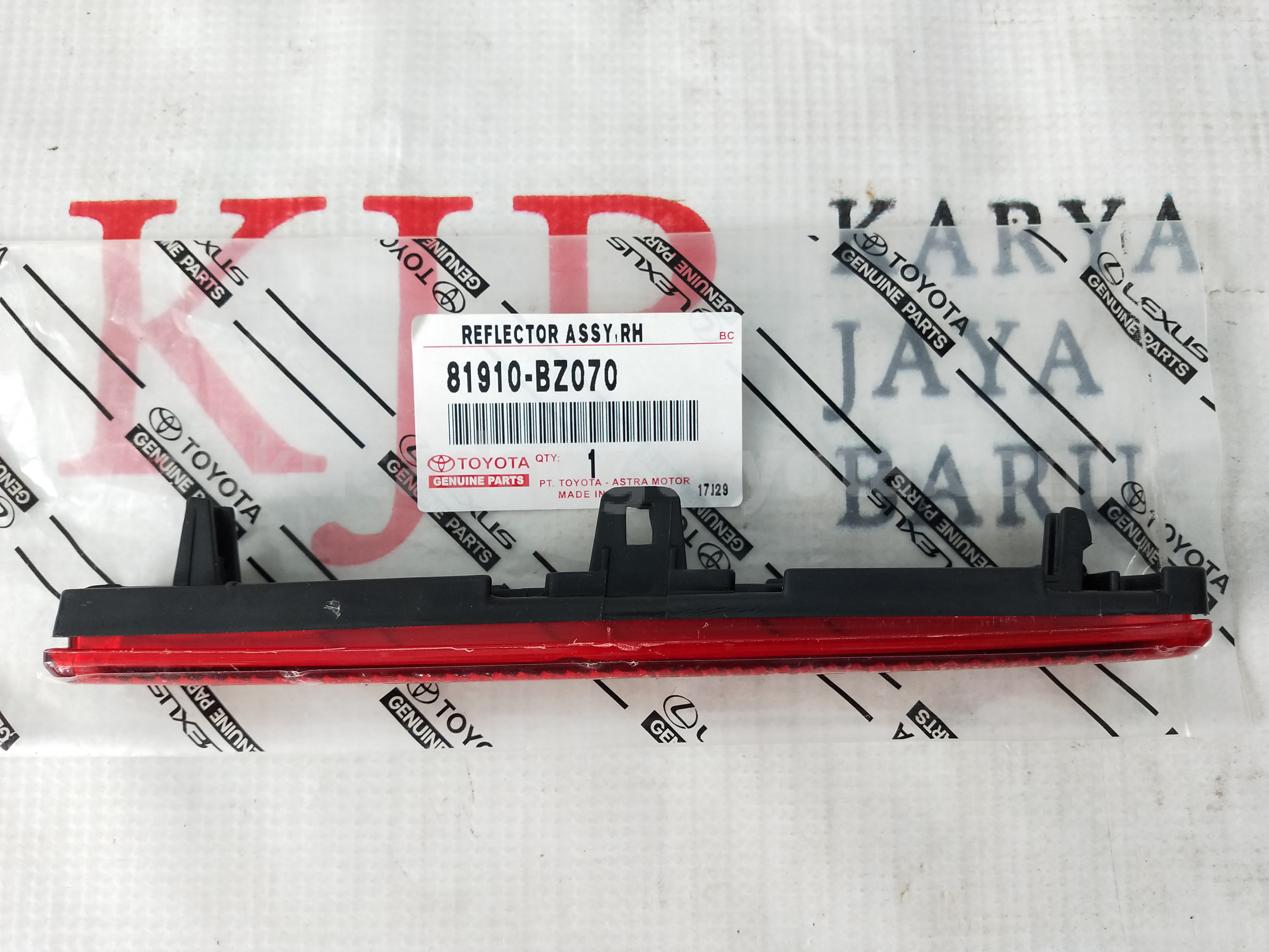 81910BZ070 REFLECTOR ASSY,RH - TOYOTA