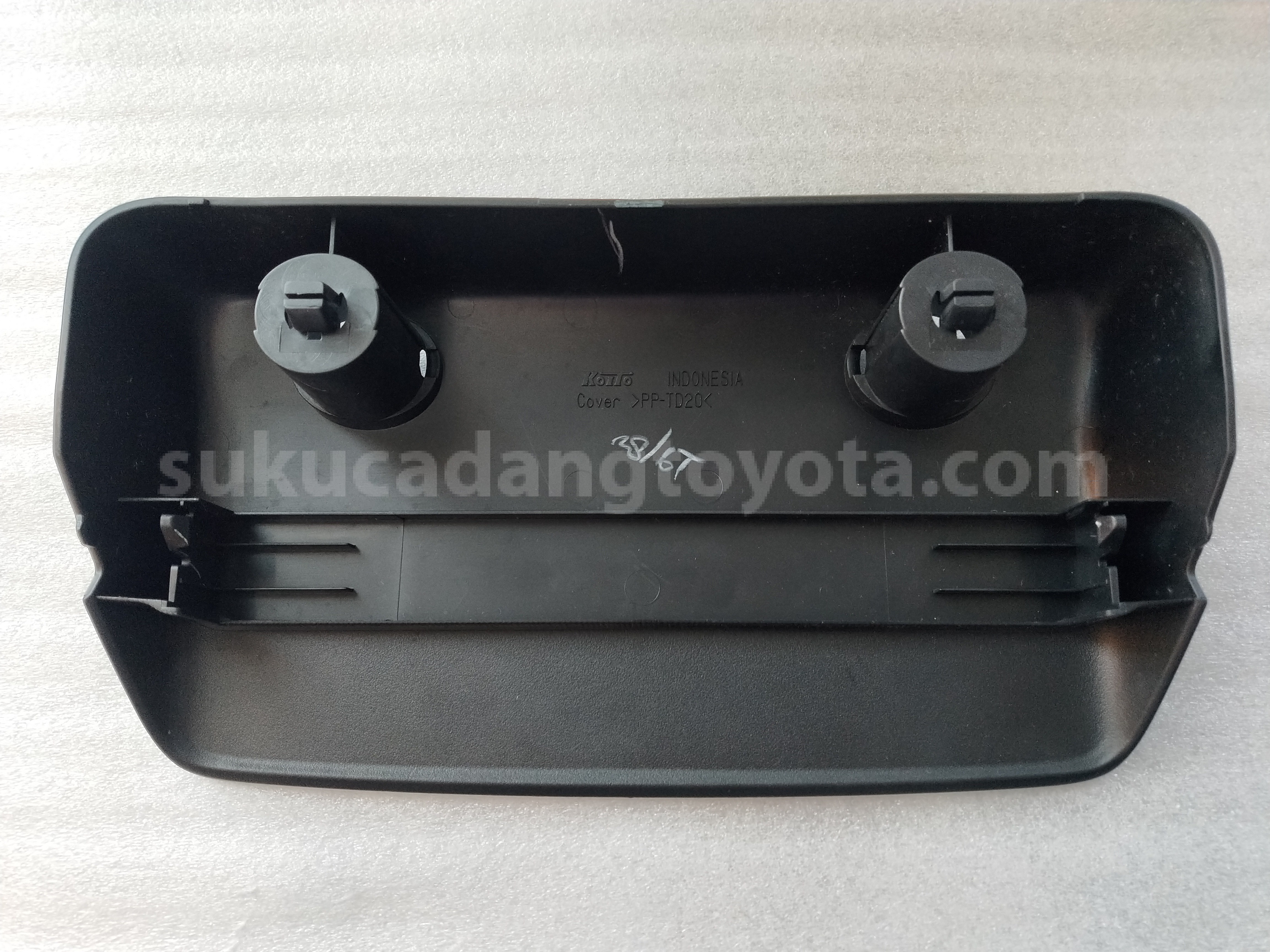 819770D190C0 COVER, CTR STOP LAMP - TOYOTA