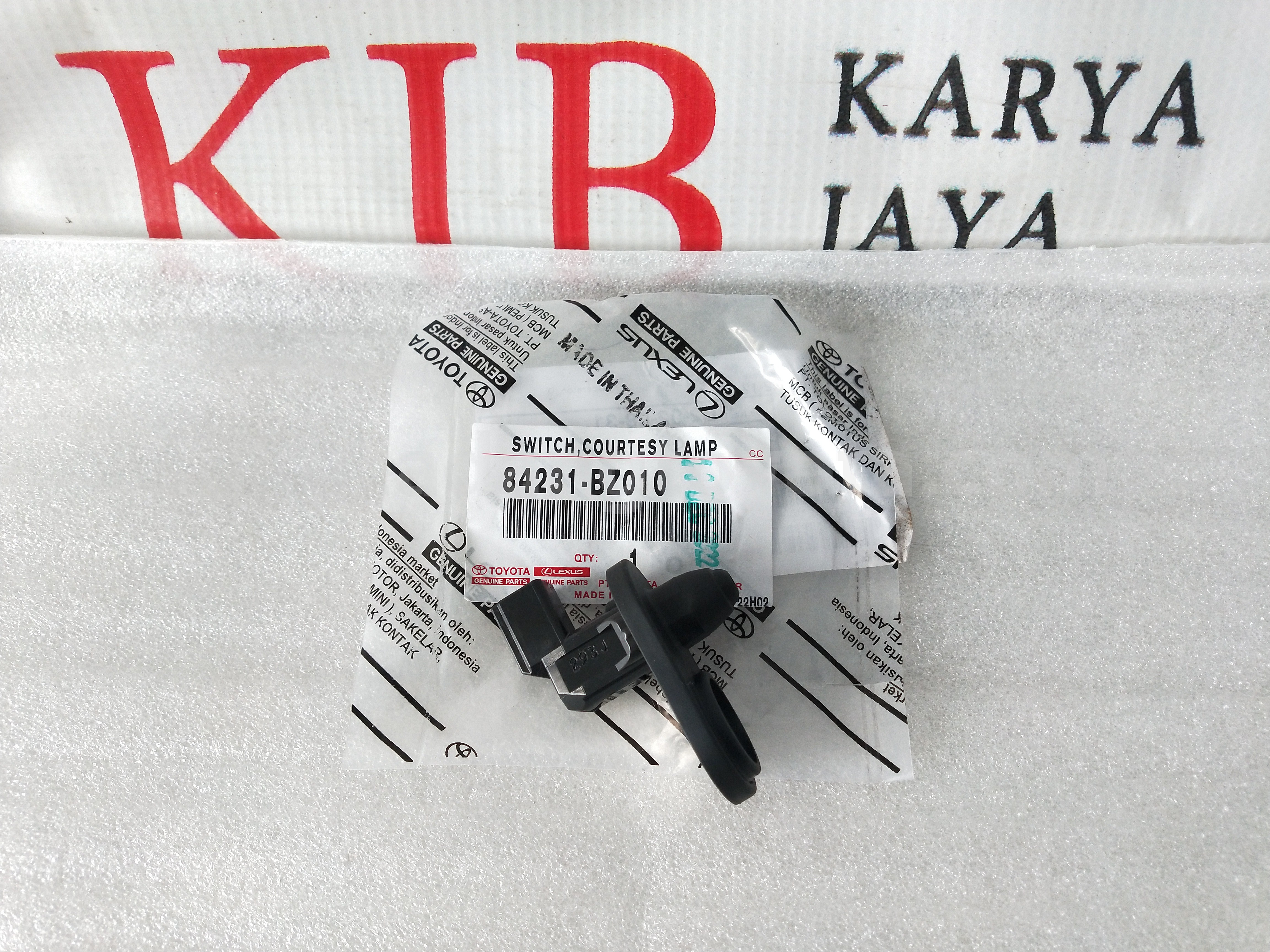 84231BZ010 SWITCH,COURTESY LAMP - TOYOTA