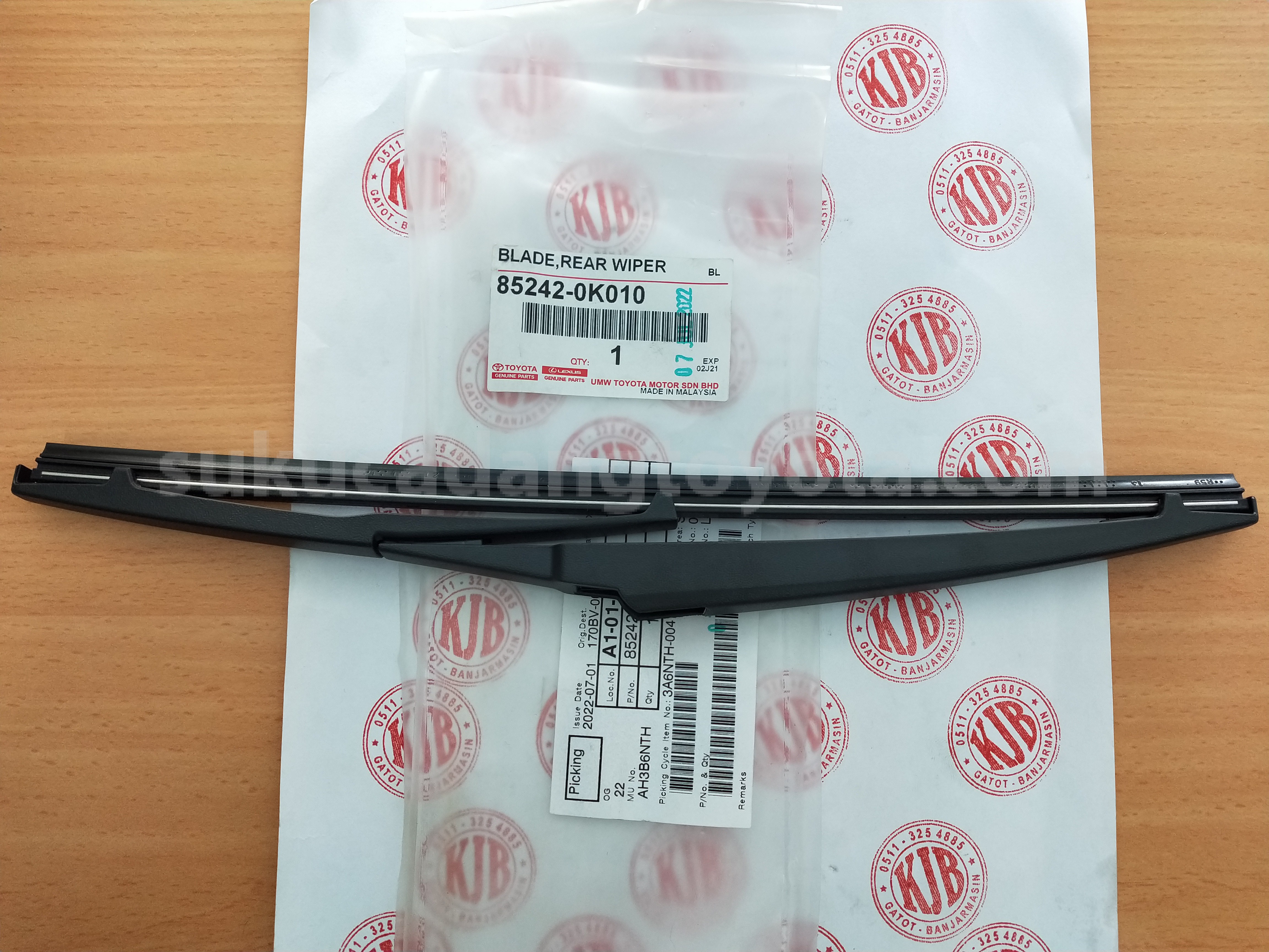 852410K010 ARM, RR WIPER - TOYOTA