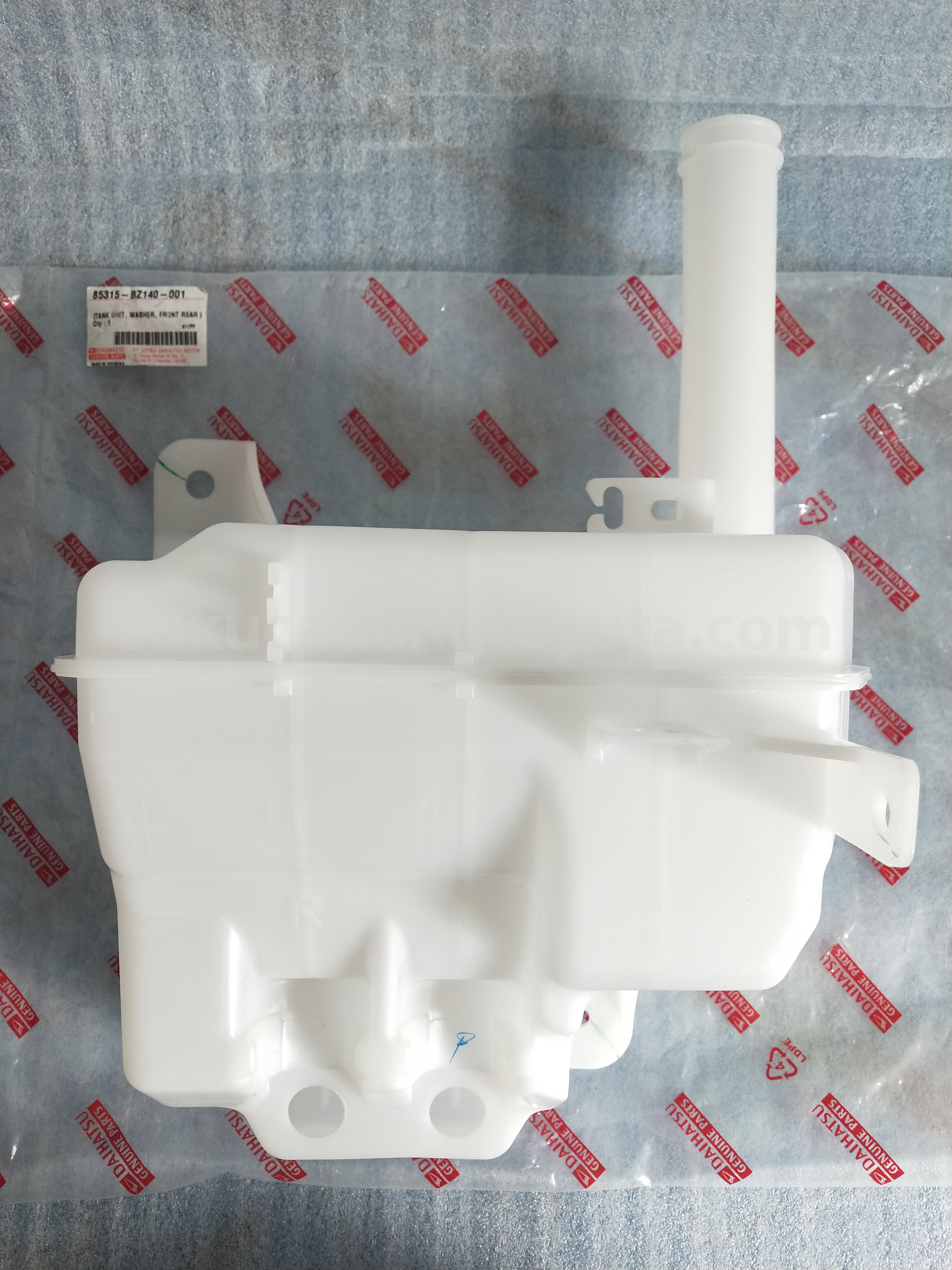 85315BZ140 TANK UNIT, WASHER FR - TOYOTA