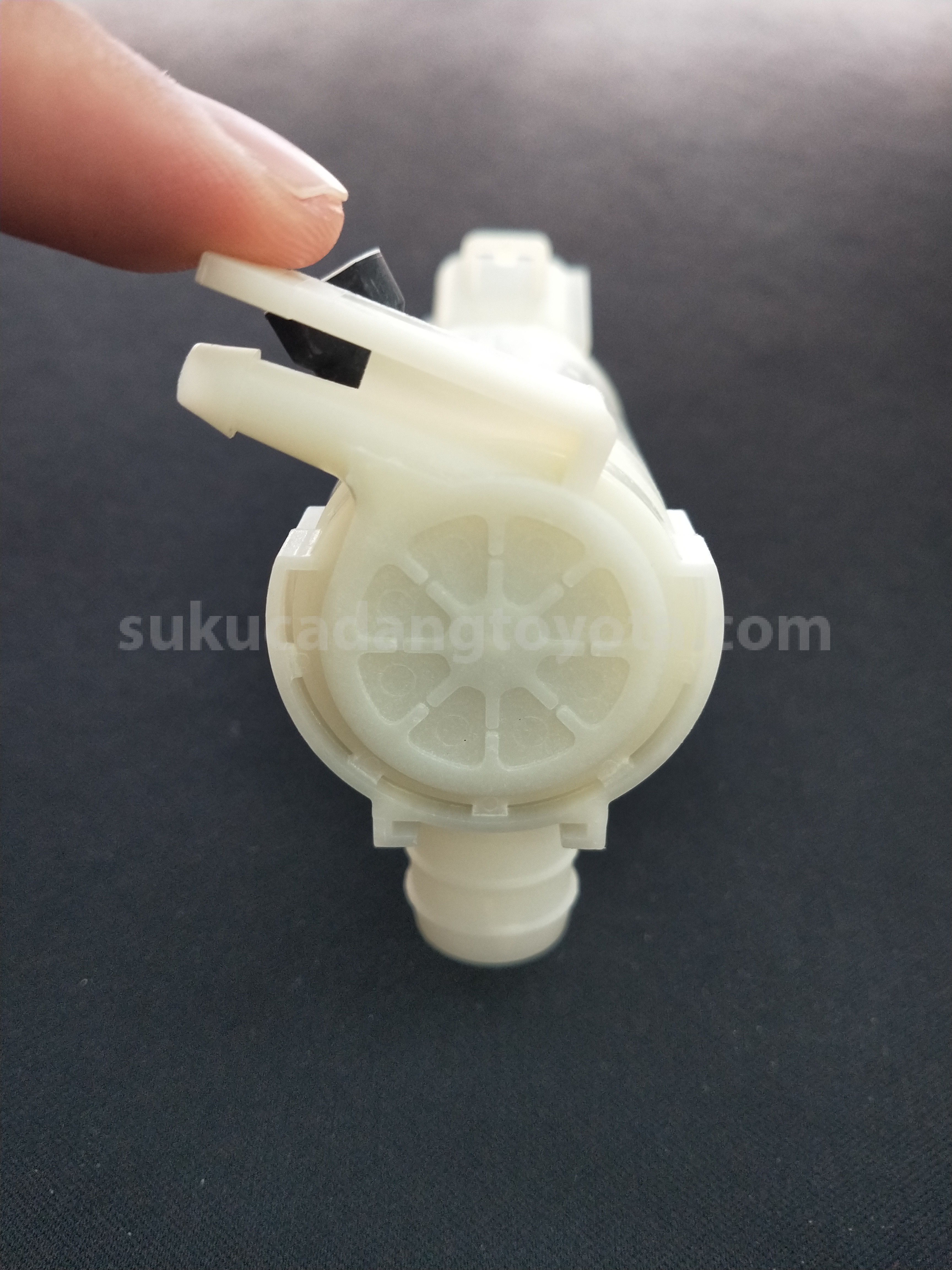 85330BZ110 PUMP ASSY, WASHER - TOYOTA