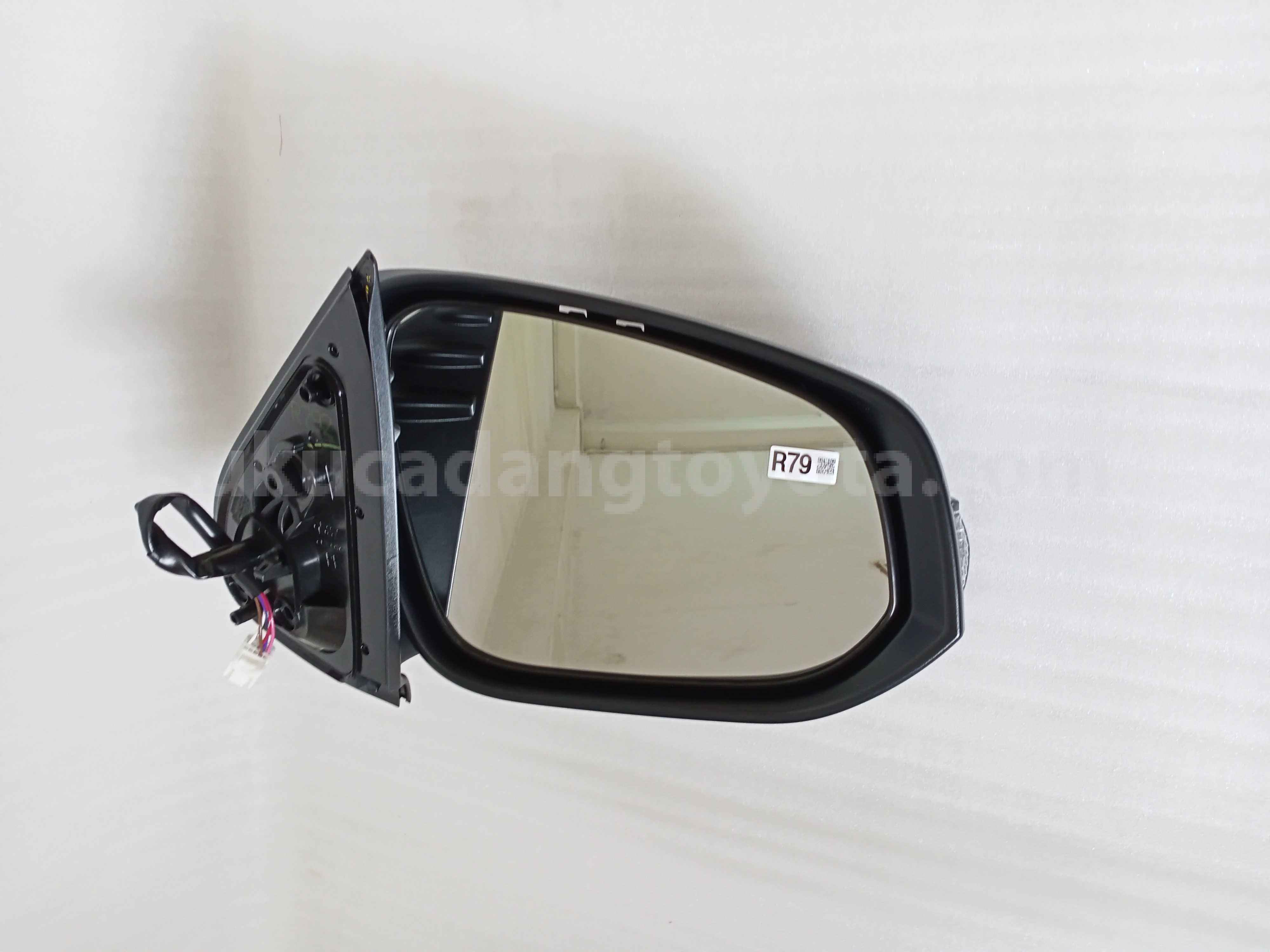 879100K792 MIRROR ASSY, OUTER R - TOYOTA