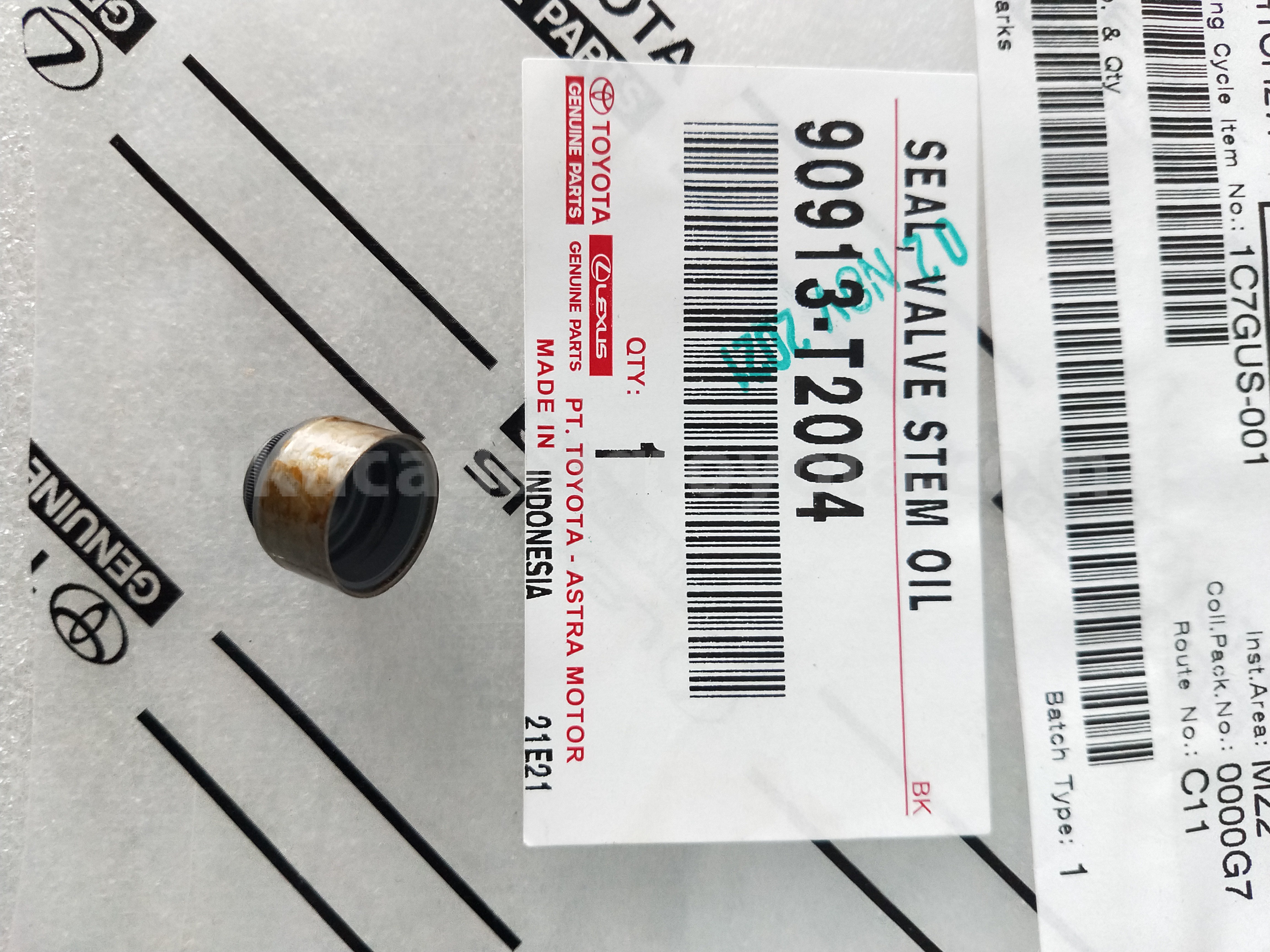 90913T2004 SEAL, VALVE STEM OIL - TOYOTA