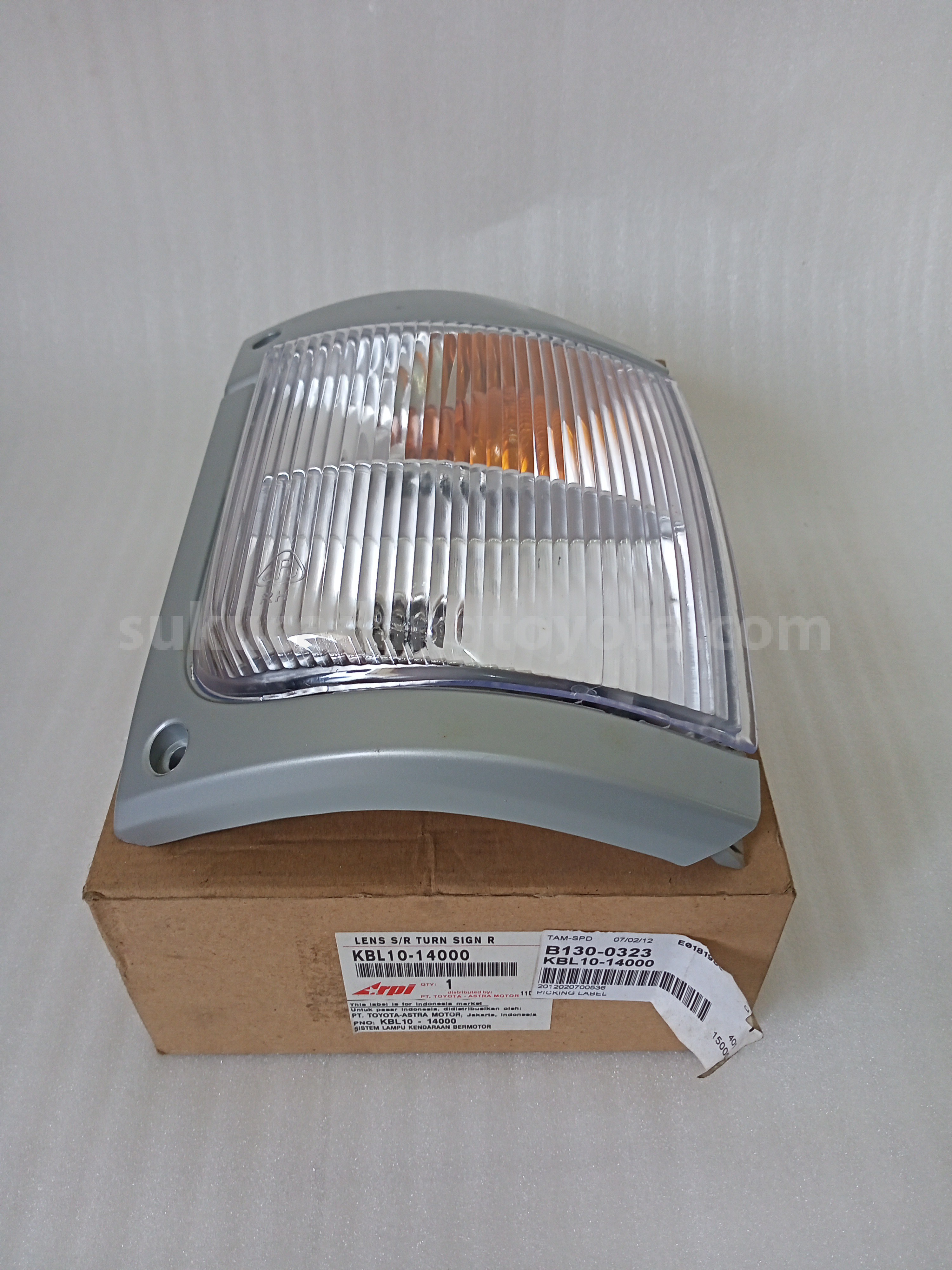 KBL1014000 LENS S/R TURN SIGN R - TOYOTA