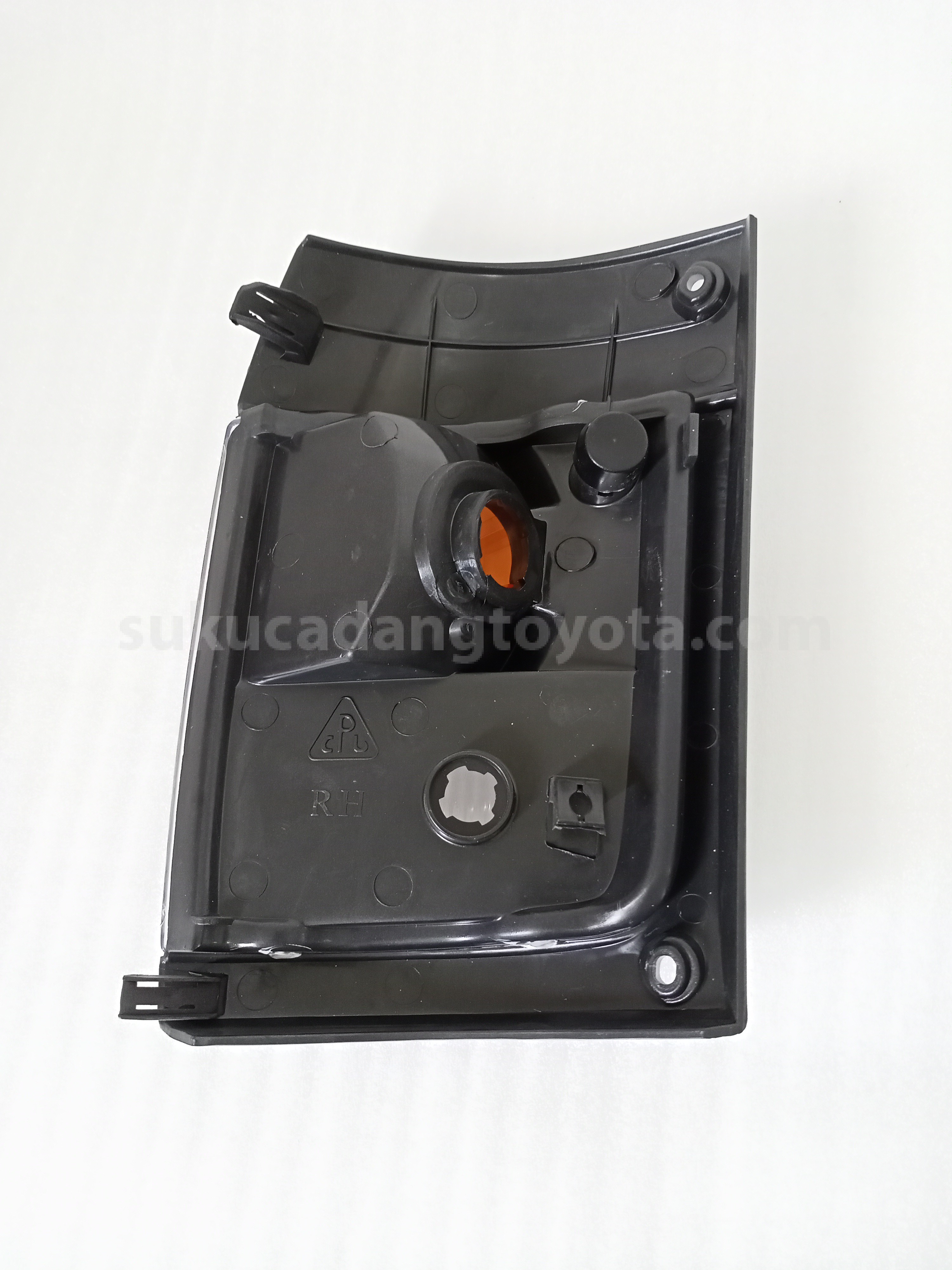 KBL1014000 LENS S/R TURN SIGN R - TOYOTA
